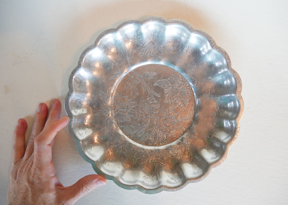 Vintage Aluminum Floral Etched Scallop Platter, Vintage Plate Wall, Vintage Silver Floral Plate, Vintage Aluminum Plate Wall, Vintage Floral Etched Aluminum Plate