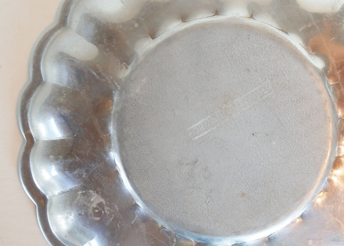 Vintage Aluminum Floral Etched Scallop Platter, Vintage Plate Wall, Vintage Silver Floral Plate, Vintage Aluminum Plate Wall, Vintage Floral Etched Aluminum Plate