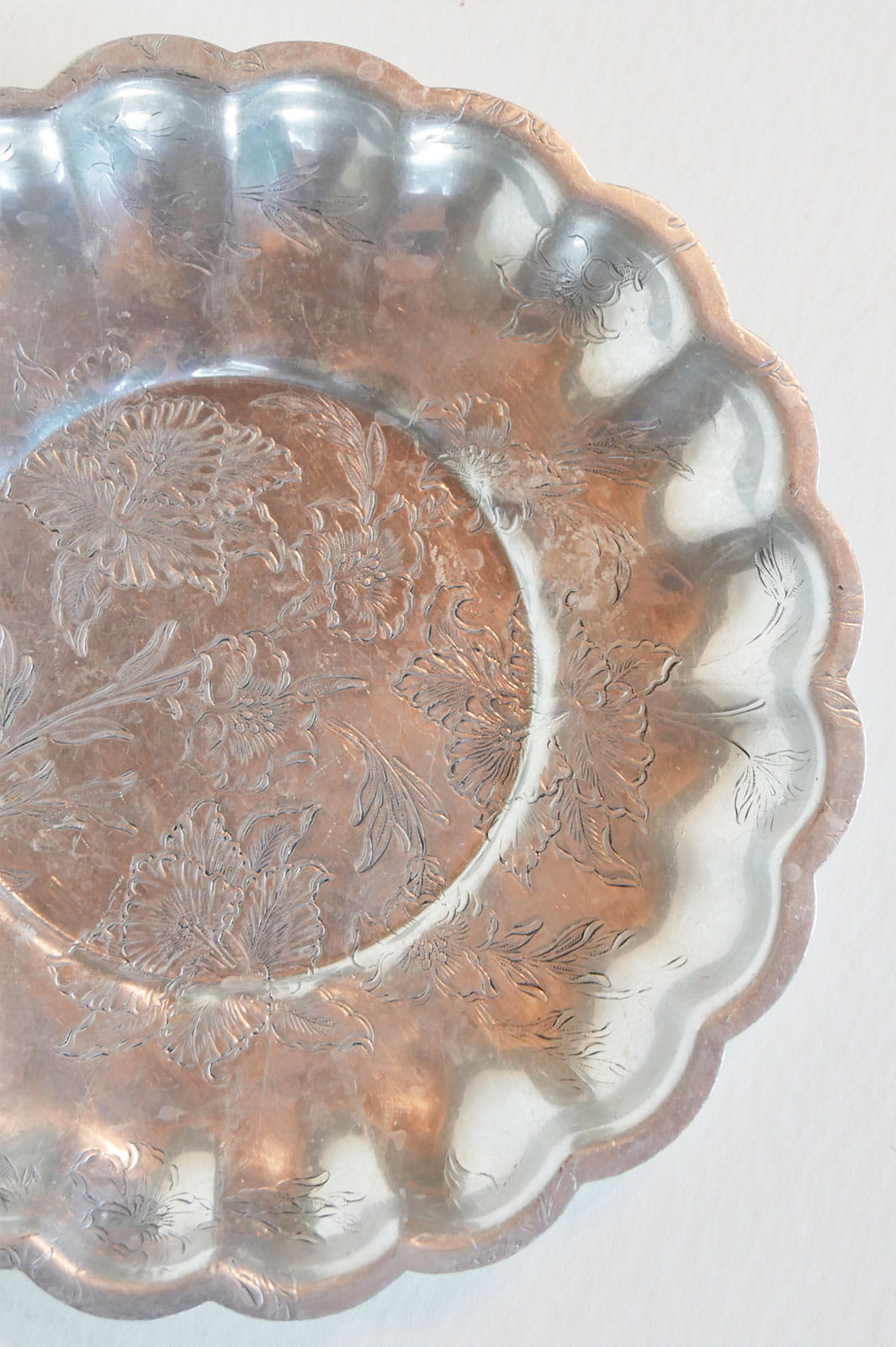 Vintage Aluminum Floral Etched Scallop Platter, Vintage Plate Wall, Vintage Silver Floral Plate, Vintage Aluminum Plate Wall, Vintage Floral Etched Aluminum Plate