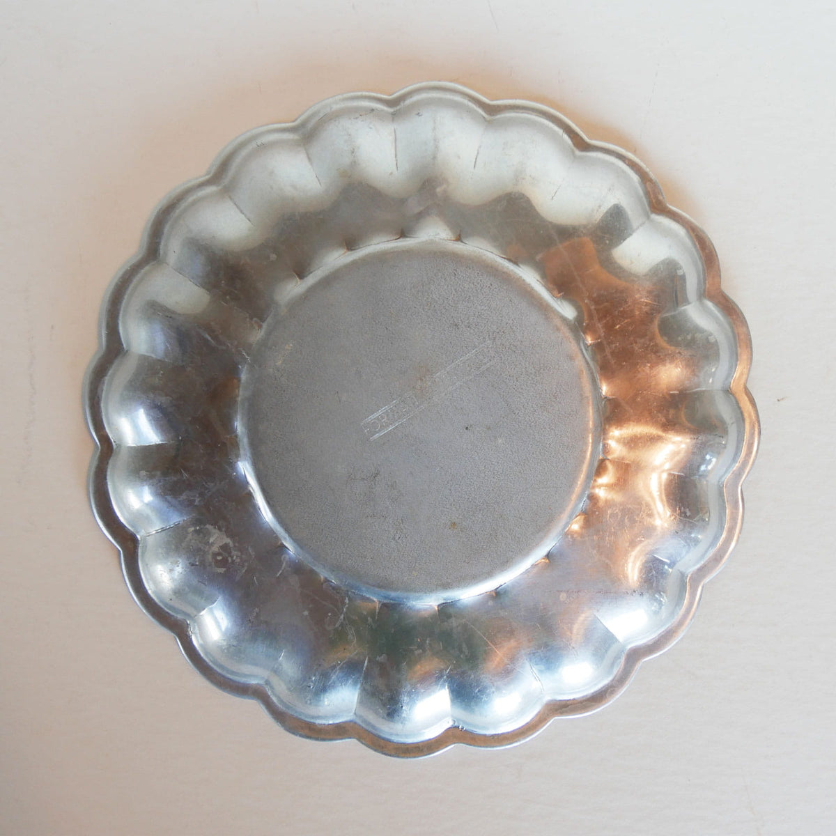 Vintage Aluminum Floral Etched Scallop Platter, Vintage Plate Wall, Vintage Silver Floral Plate, Vintage Aluminum Plate Wall, Vintage Floral Etched Aluminum Plate