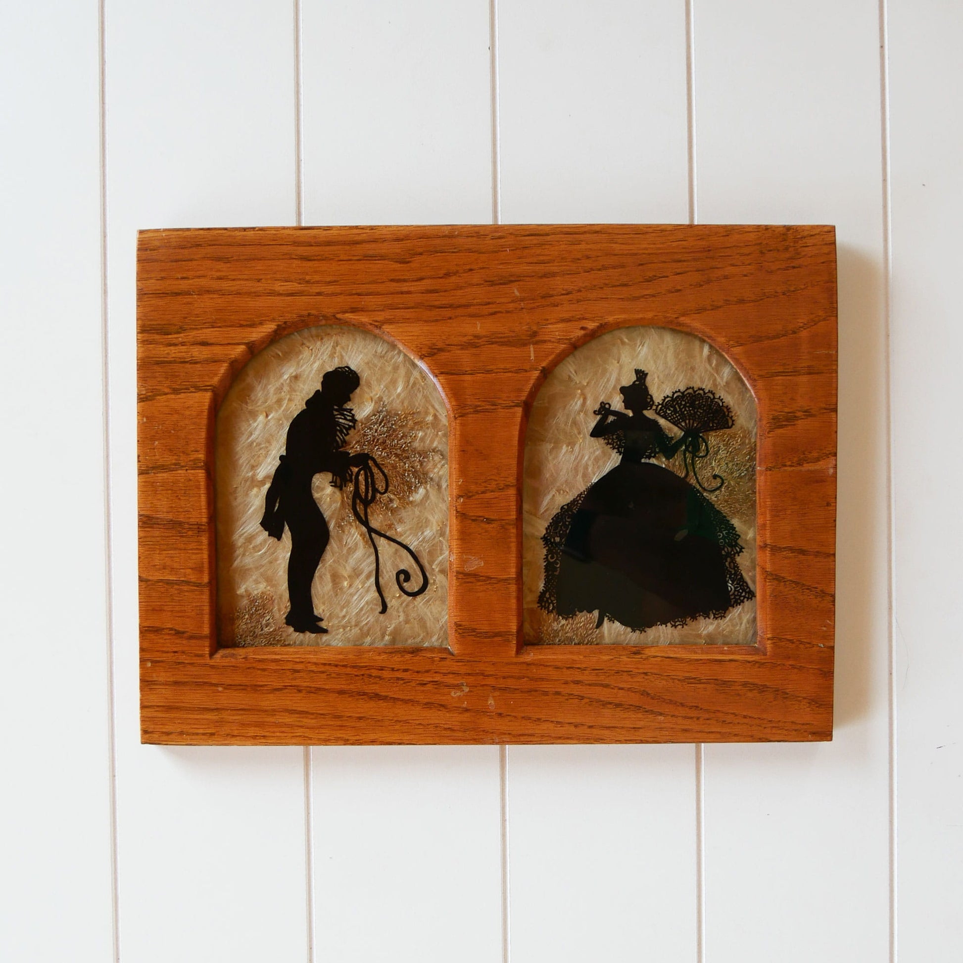 Vintage Wood Framed Dried Floral with Reverse Painted Silhouette Couple, Vintage 1930s Silhouette Couple, Vintage Wood Framed Reverse Painted Couple, Vintage Wall Decor, Vintage Victorian Wall Decor