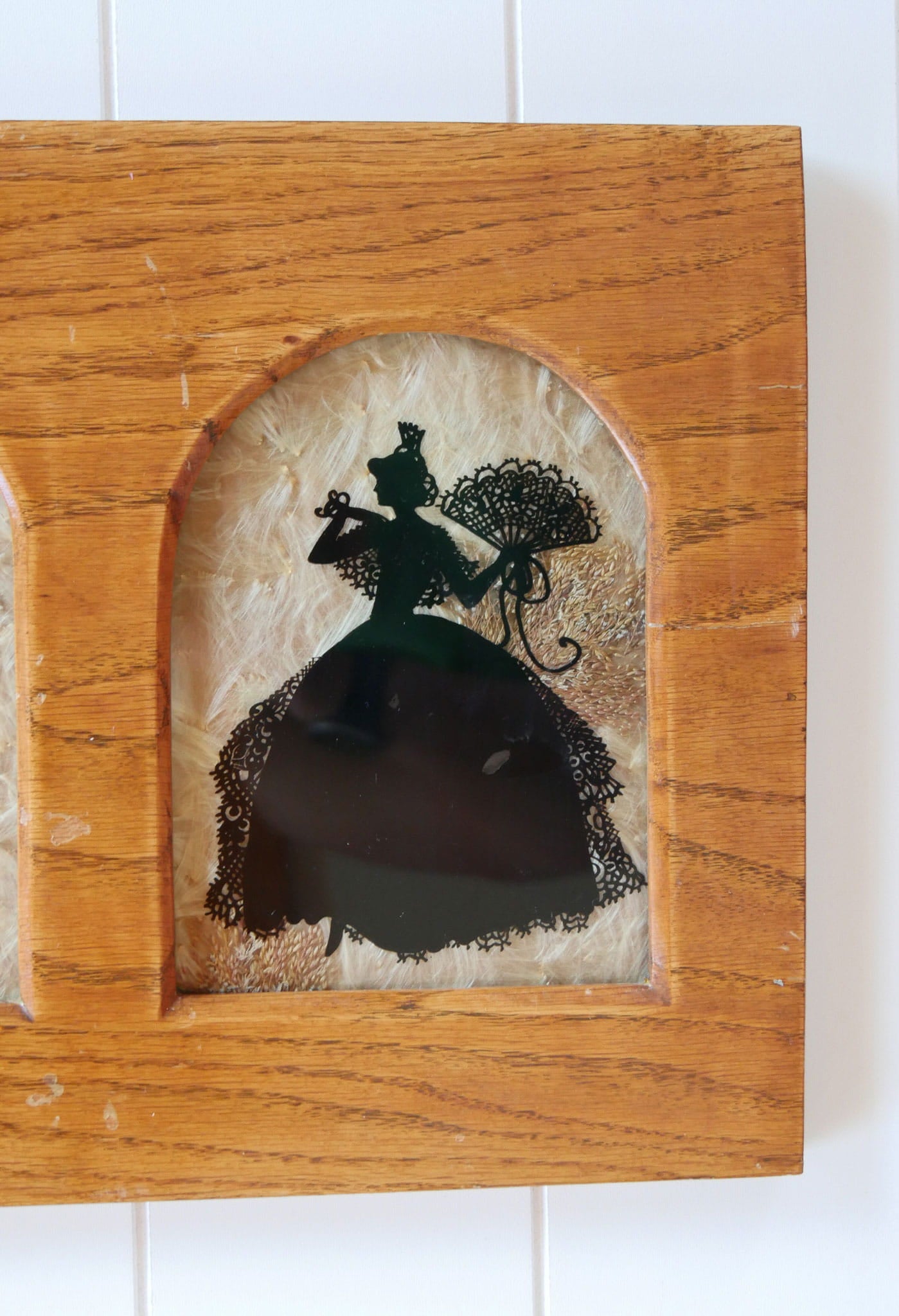 Vintage Wood Framed Dried Floral with Reverse Painted Silhouette Couple, Vintage 1930s Silhouette Couple, Vintage Wood Framed Reverse Painted Couple, Vintage Wall Decor, Vintage Victorian Wall Decor
