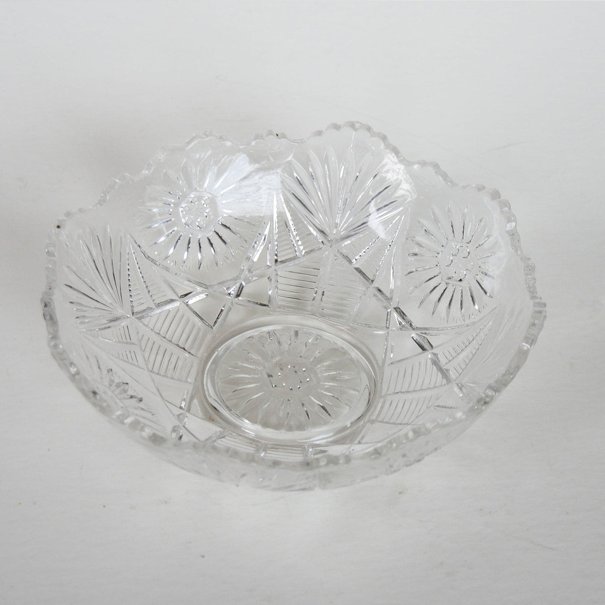 Vintage Clear Pressed Glass Sunflower Bowl, Vintage Sunflower Glass Bowl, Clear Glass Sunflower BOwl, Vintage Flower Candy Dish, Vintage Crystal Sunflower Candy Dish