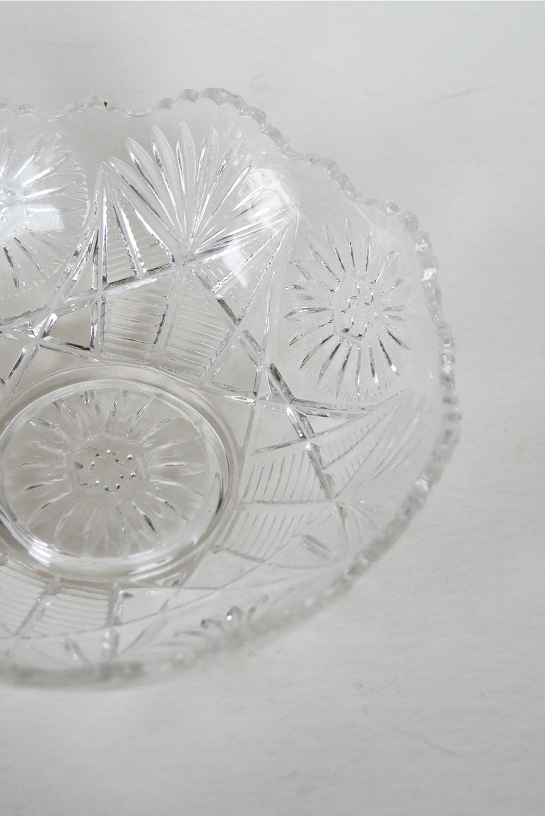Vintage Clear Pressed Glass Sunflower Bowl, Vintage Sunflower Glass Bowl, Clear Glass Sunflower BOwl, Vintage Flower Candy Dish, Vintage Crystal Sunflower Candy Dish