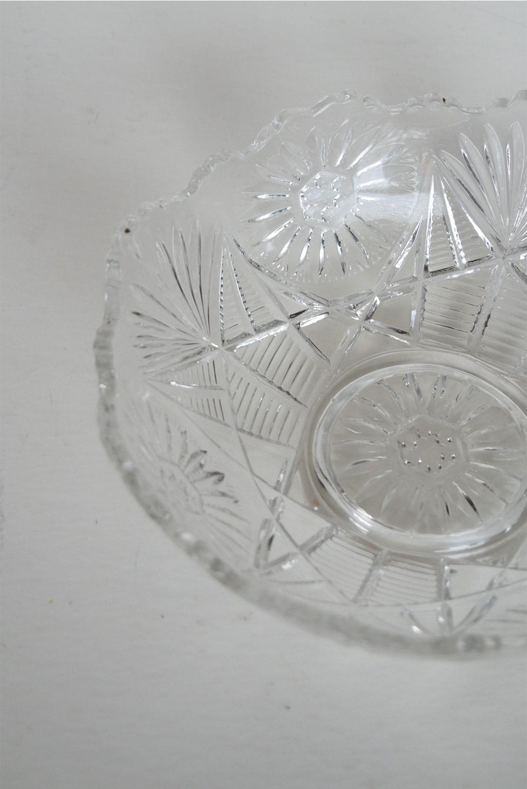 Vintage Clear Pressed Glass Sunflower Bowl, Vintage Sunflower Glass Bowl, Clear Glass Sunflower BOwl, Vintage Flower Candy Dish, Vintage Crystal Sunflower Candy Dish