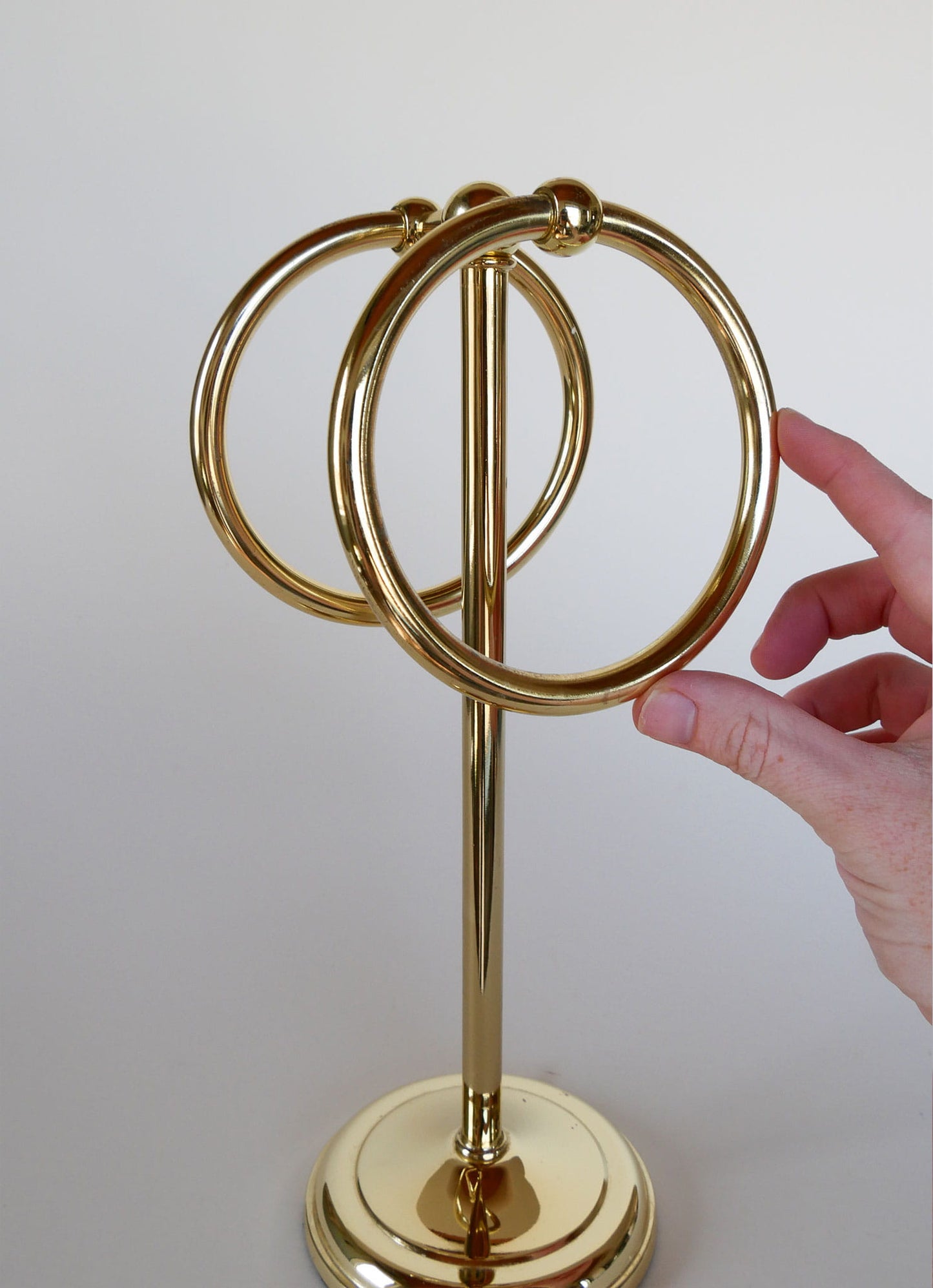 Vintage Gold Freestanding Hand Towel Stand, Gold Hand Towel Rack, Vintage Cottage Bathroom Decor, Vitnage GOld Towel Rack, Vintage Cottagecore Bathroom Decor, Cottage Bathroom Decor, Vintage Gold Towel Rack