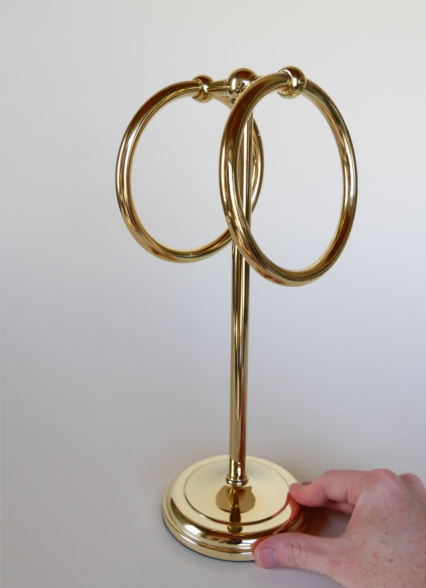 Vintage Gold Freestanding Hand Towel Stand, Gold Hand Towel Rack, Vintage Cottage Bathroom Decor, Vitnage GOld Towel Rack, Vintage Cottagecore Bathroom Decor, Cottage Bathroom Decor, Vintage Gold Towel Rack
