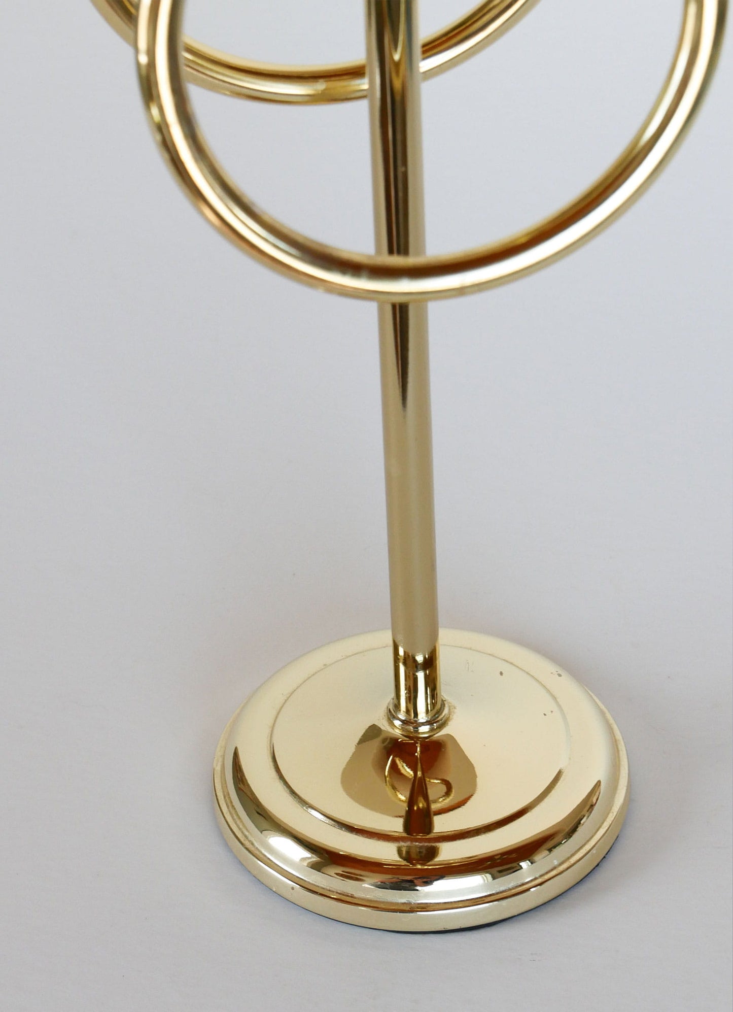 Vintage Gold Freestanding Hand Towel Stand, Gold Hand Towel Rack, Vintage Cottage Bathroom Decor, Vitnage GOld Towel Rack, Vintage Cottagecore Bathroom Decor, Cottage Bathroom Decor, Vintage Gold Towel Rack