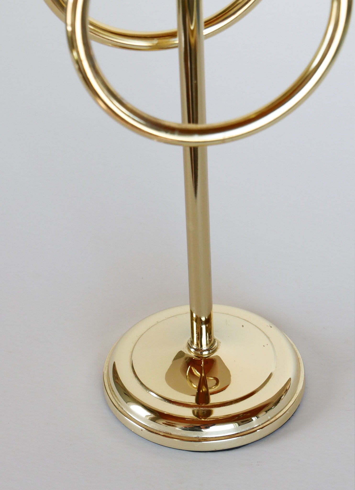 Vintage Gold Freestanding Hand Towel Stand, Gold Hand Towel Rack, Vintage Cottage Bathroom Decor, Vitnage GOld Towel Rack, Vintage Cottagecore Bathroom Decor, Cottage Bathroom Decor, Vintage Gold Towel Rack