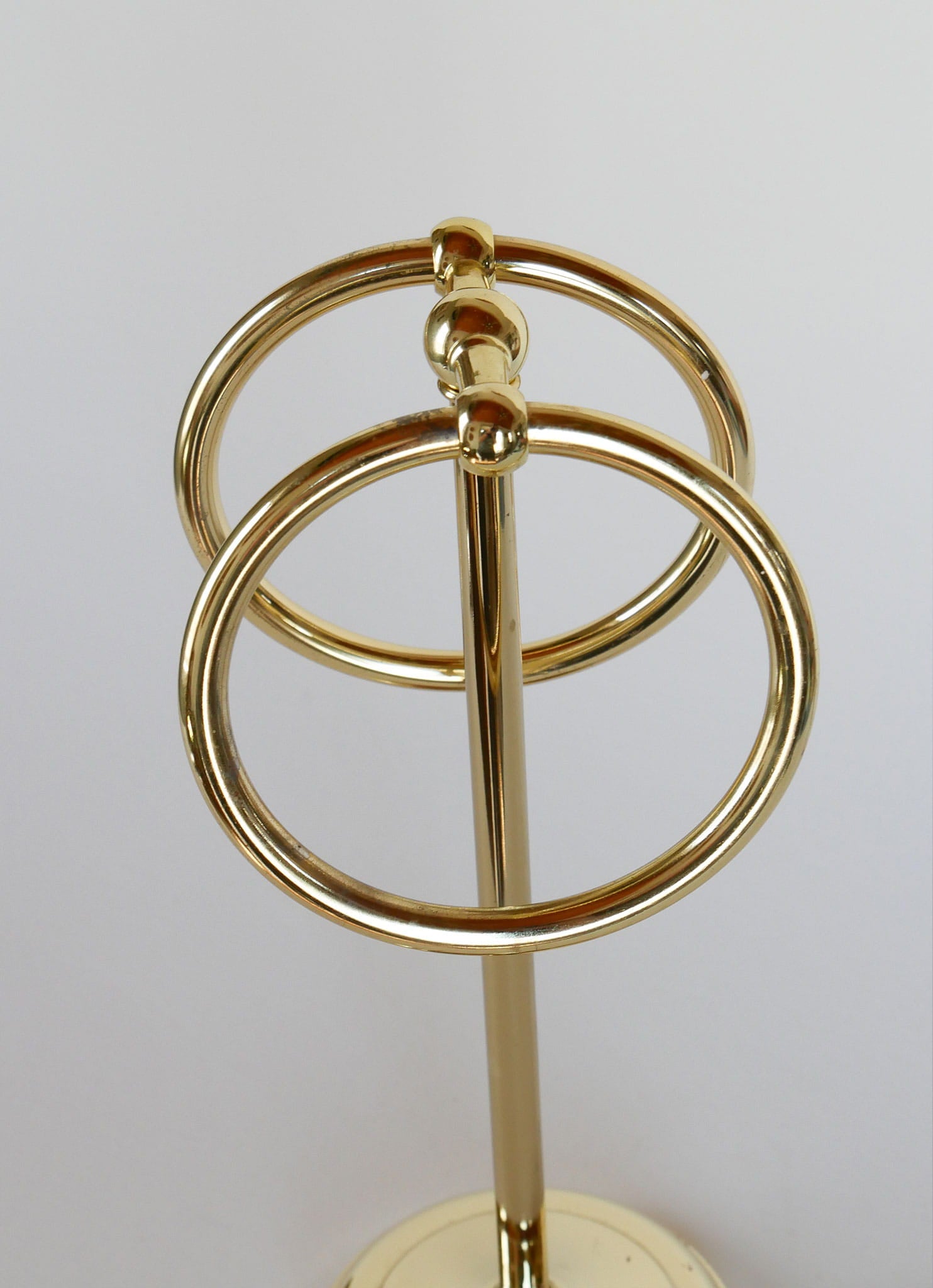 Vintage Gold Freestanding Hand Towel Stand, Gold Hand Towel Rack, Vintage Cottage Bathroom Decor, Vitnage GOld Towel Rack, Vintage Cottagecore Bathroom Decor, Cottage Bathroom Decor, Vintage Gold Towel Rack