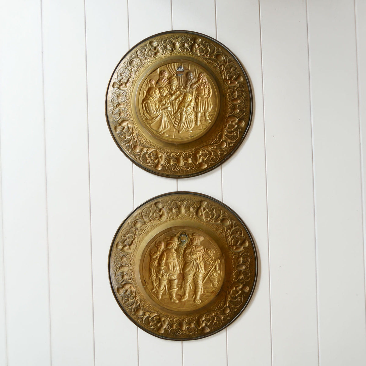 Vintage Embossed Brass Colonial Scene Wall Plates, Vintage Brass Plates, Decorative Brass Plate, Colonial Brass Plate DEcor, Vintage Colonial Wall Decor