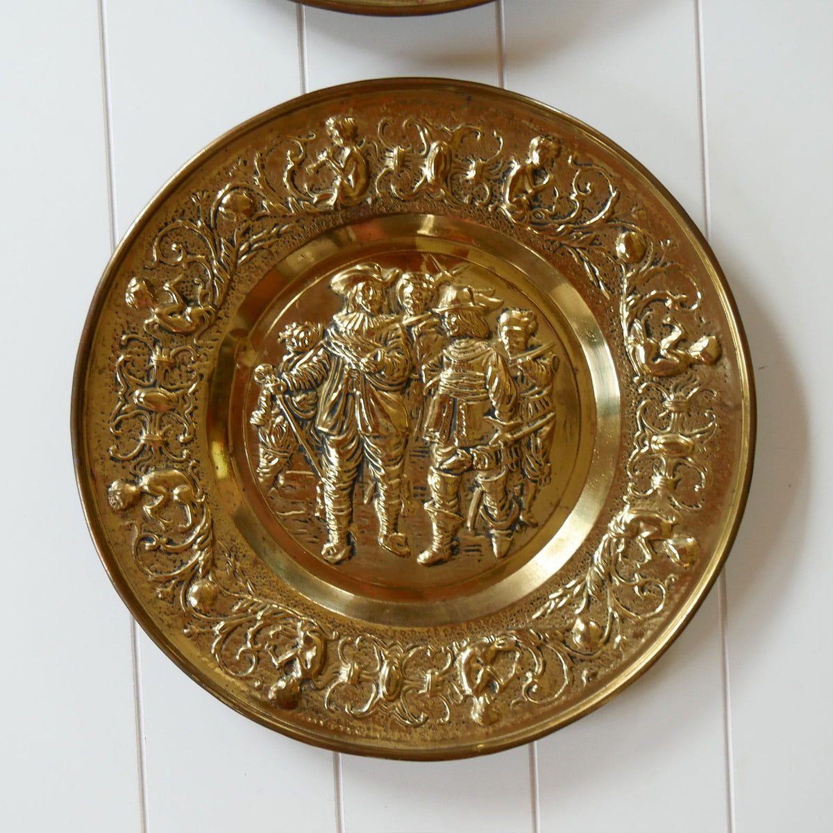 Vintage Embossed Brass Colonial Scene Wall Plates, Vintage Brass Plates, Decorative Brass Plate, Colonial Brass Plate DEcor, Vintage Colonial Wall Decor