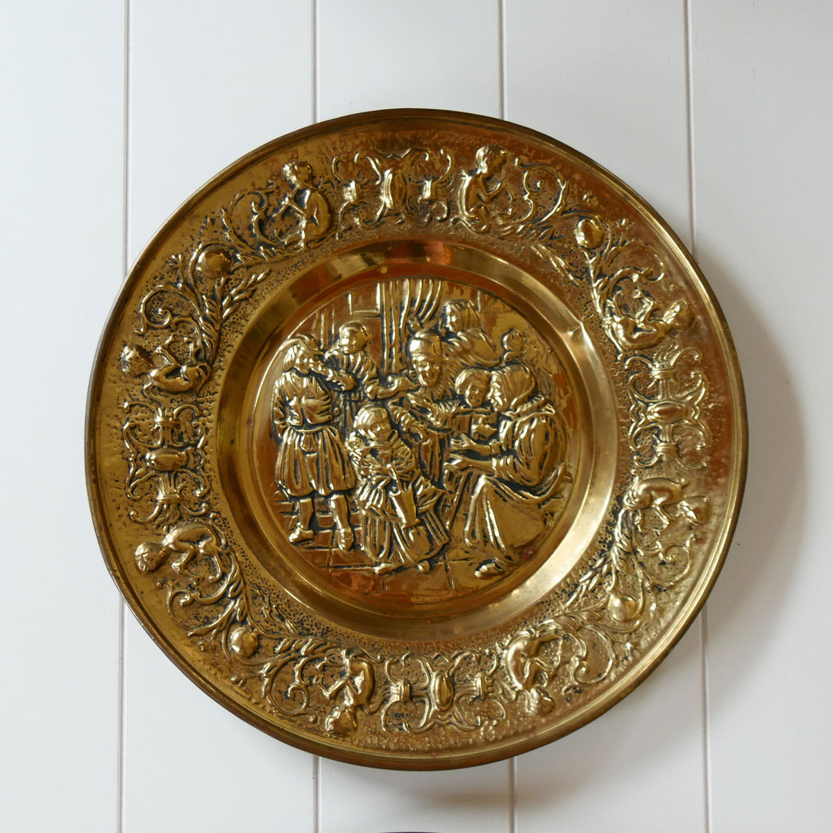 Vintage Embossed Brass Colonial Scene Wall Plates, Vintage Brass Plates, Decorative Brass Plate, Colonial Brass Plate DEcor, Vintage Colonial Wall Decor