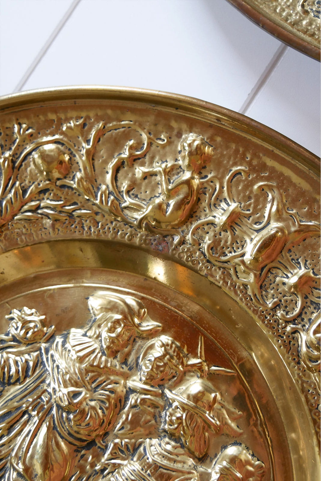 Vintage Embossed Brass Colonial Scene Wall Plates, Vintage Brass Plates, Decorative Brass Plate, Colonial Brass Plate DEcor, Vintage Colonial Wall Decor