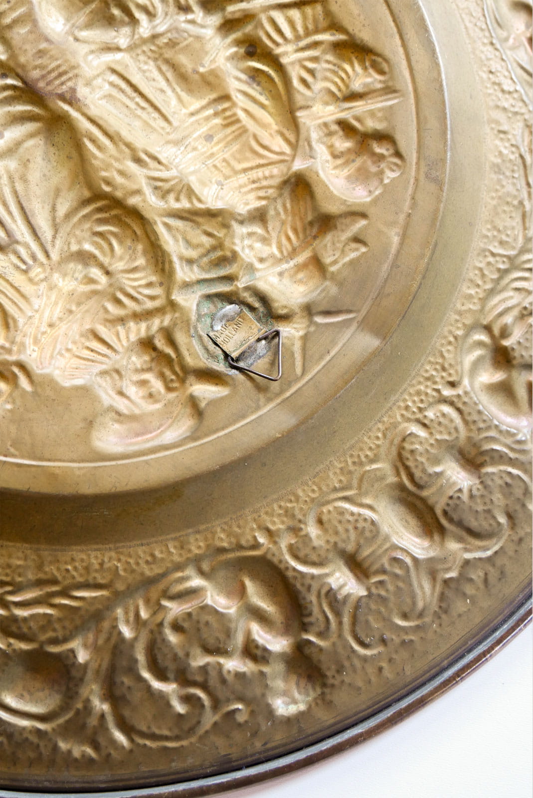 Vintage Embossed Brass Colonial Scene Wall Plates, Vintage Brass Plates, Decorative Brass Plate, Colonial Brass Plate DEcor, Vintage Colonial Wall Decor