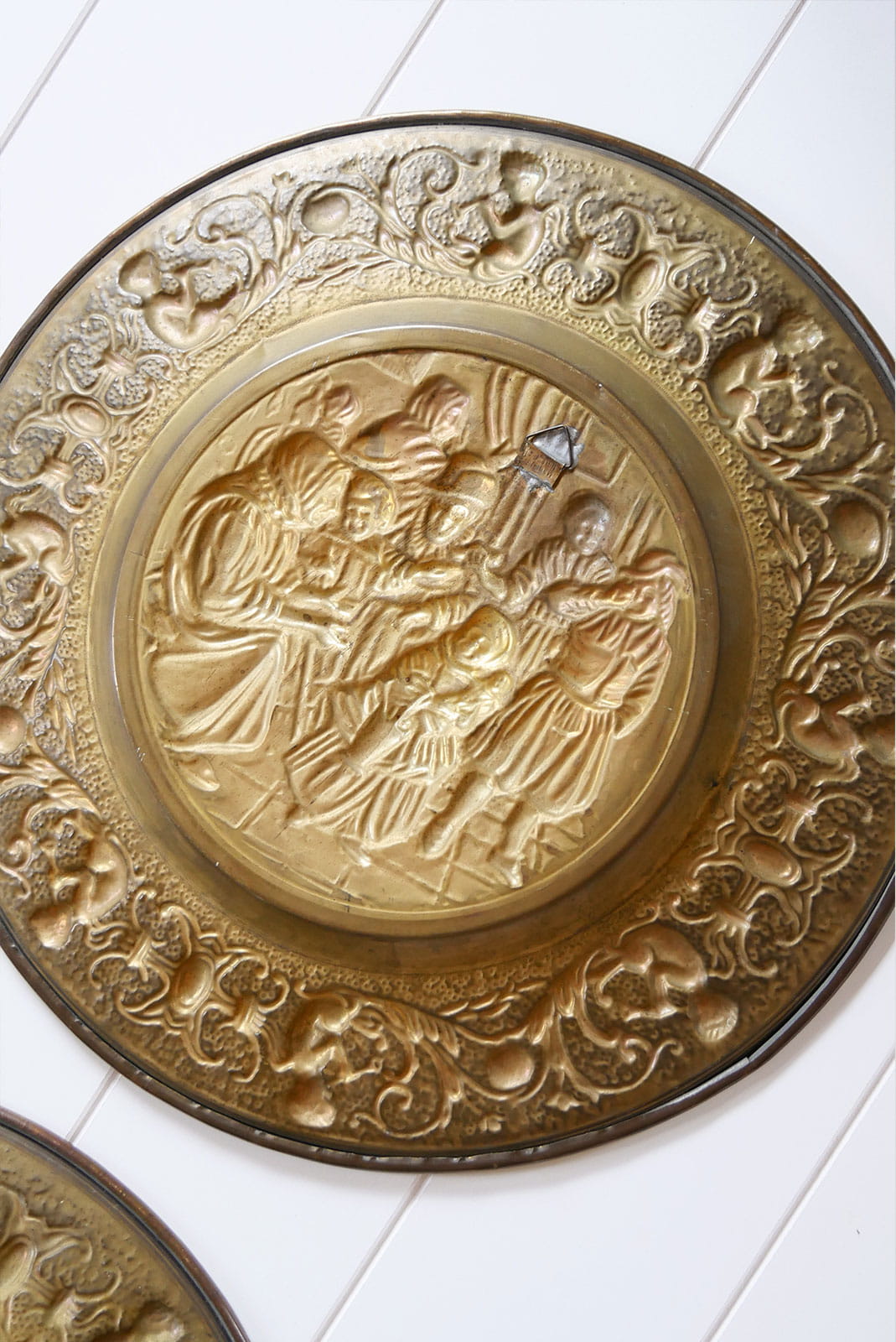 Vintage Embossed Brass Colonial Scene Wall Plates, Vintage Brass Plates, Decorative Brass Plate, Colonial Brass Plate DEcor, Vintage Colonial Wall Decor