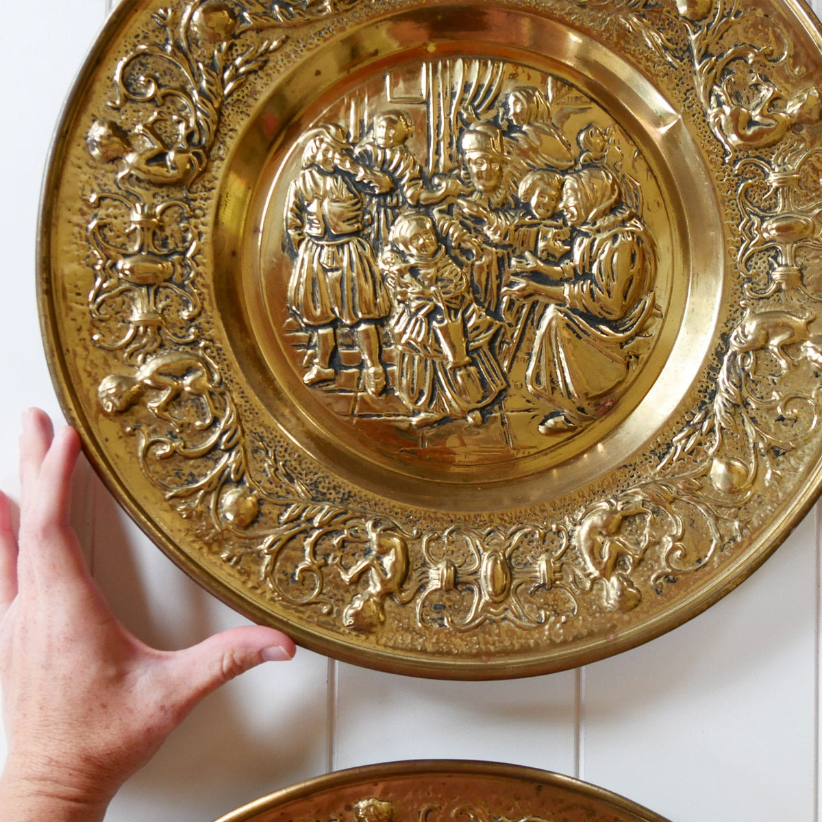 Vintage Embossed Brass Colonial Scene Wall Plates, Vintage Brass Plates, Decorative Brass Plate, Colonial Brass Plate DEcor, Vintage Colonial Wall Decor
