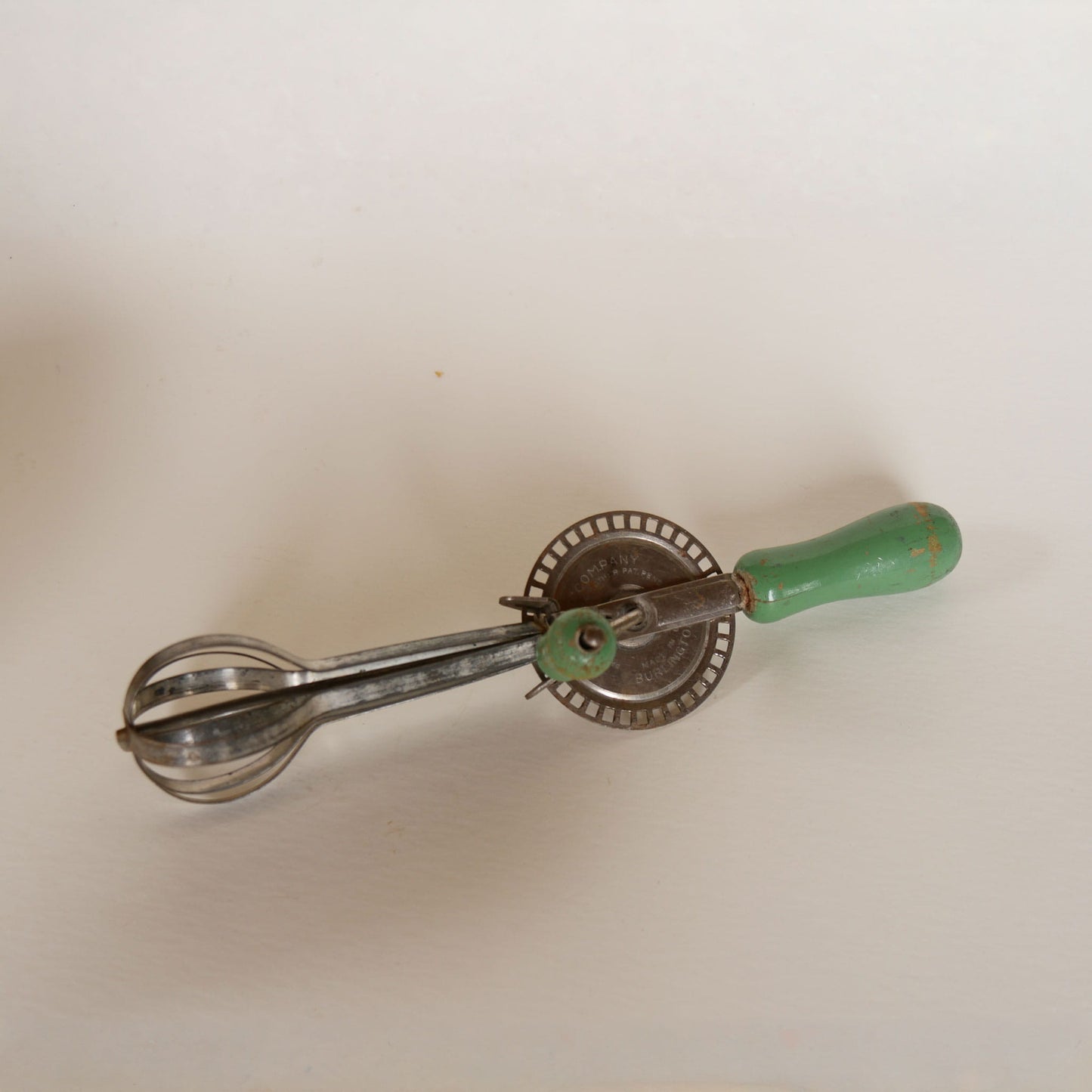 Vintage Handheld Mixer with Green Handles, Country Kitchen Utensils, Vintage Green Kitchen Utensils, Vintage REtro Green Kitchen, Vintage Egg Mixer, Vintage Green Handle Egg Mixer