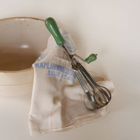 Vintage Handheld Mixer with Green Handles, Country Kitchen Utensils, Vintage Green Kitchen Utensils, Vintage REtro Green Kitchen, Vintage Egg Mixer, Vintage Green Handle Egg Mixer