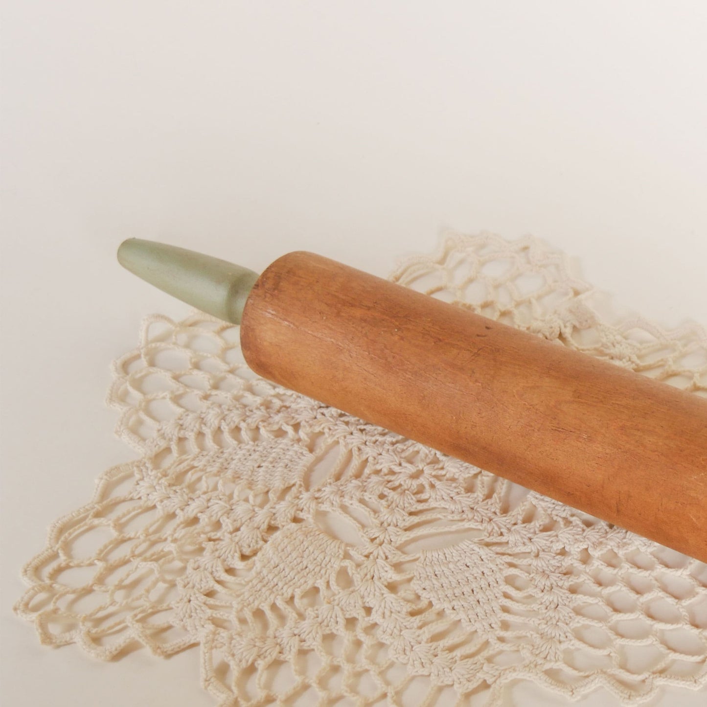 Vintage Wooden Green Handle 18in Rolling Pin Vintage Farmhouse Kitchen Decor Farmhouse Green Decor Green Rolling Pin Vintage Green Rolling Pin