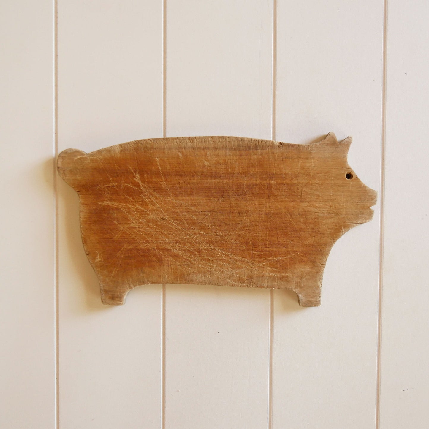 Hand Carved Pig Cutting Board, Primitive Pig Cutting Board, Pig Carved Wood Board, Vintage Pig Cutting Board, Vintage Cutting Board, Pig Shaped Cutting Board, Primitive Cutting Board, Vintage Farmhouse DEcor, Vintage Primitive Cutting Board