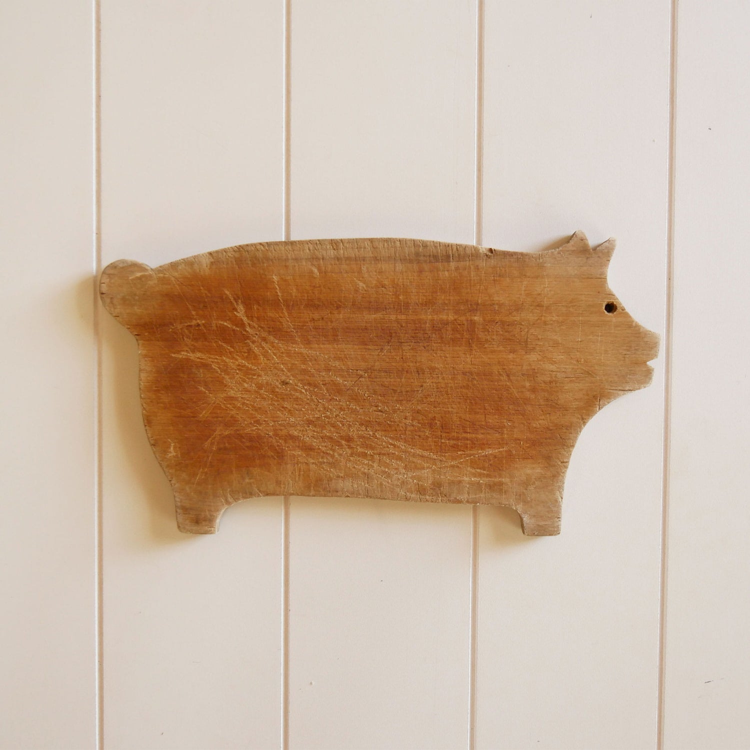 Hand Carved Pig Cutting Board, Primitive Pig Cutting Board, Pig Carved Wood Board, Vintage Pig Cutting Board, Vintage Cutting Board, Pig Shaped Cutting Board, Primitive Cutting Board, Vintage Farmhouse DEcor, Vintage Primitive Cutting Board