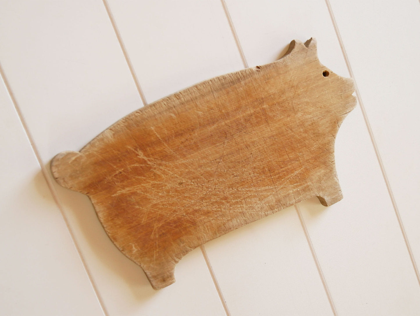 Hand Carved Pig Cutting Board, Primitive Pig Cutting Board, Pig Carved Wood Board, Vintage Pig Cutting Board, Vintage Cutting Board, Pig Shaped Cutting Board, Primitive Cutting Board, Vintage Farmhouse DEcor, Vintage Primitive Cutting Board