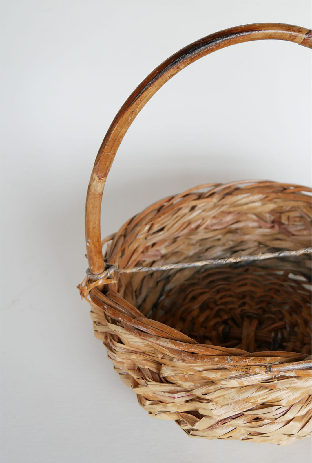 Vintage Handwoven Bamboo Handle Basket, Cottage Basket, Vintage Basket, Vintage Farmhouse Basket, Vintage Handle Basket, Vintage Cottage Basket, Vintage Cottagecore Basket