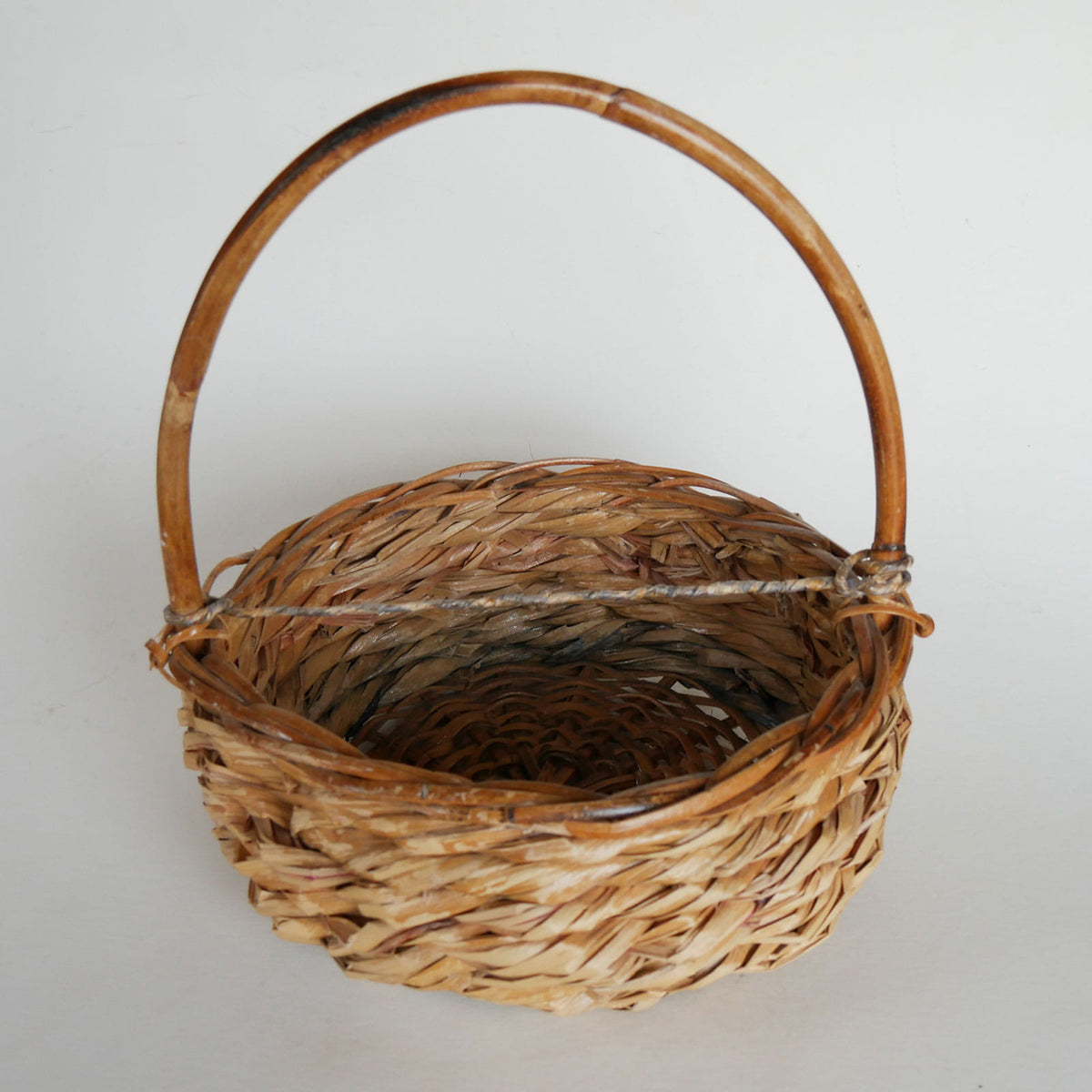 Vintage Handwoven Bamboo Handle Basket, Cottage Basket, Vintage Basket, Vintage Farmhouse Basket, Vintage Handle Basket, Vintage Cottage Basket, Vintage Cottagecore Basket