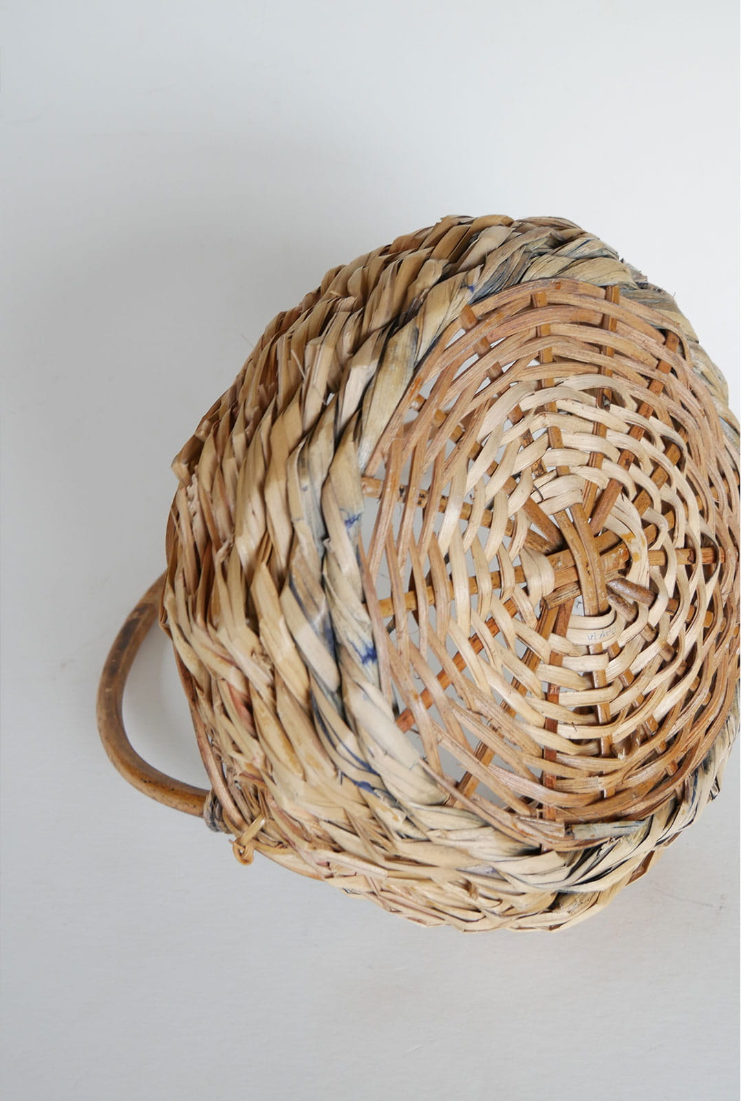 Vintage Handwoven Bamboo Handle Basket, Cottage Basket, Vintage Basket, Vintage Farmhouse Basket, Vintage Handle Basket, Vintage Cottage Basket, Vintage Cottagecore Basket