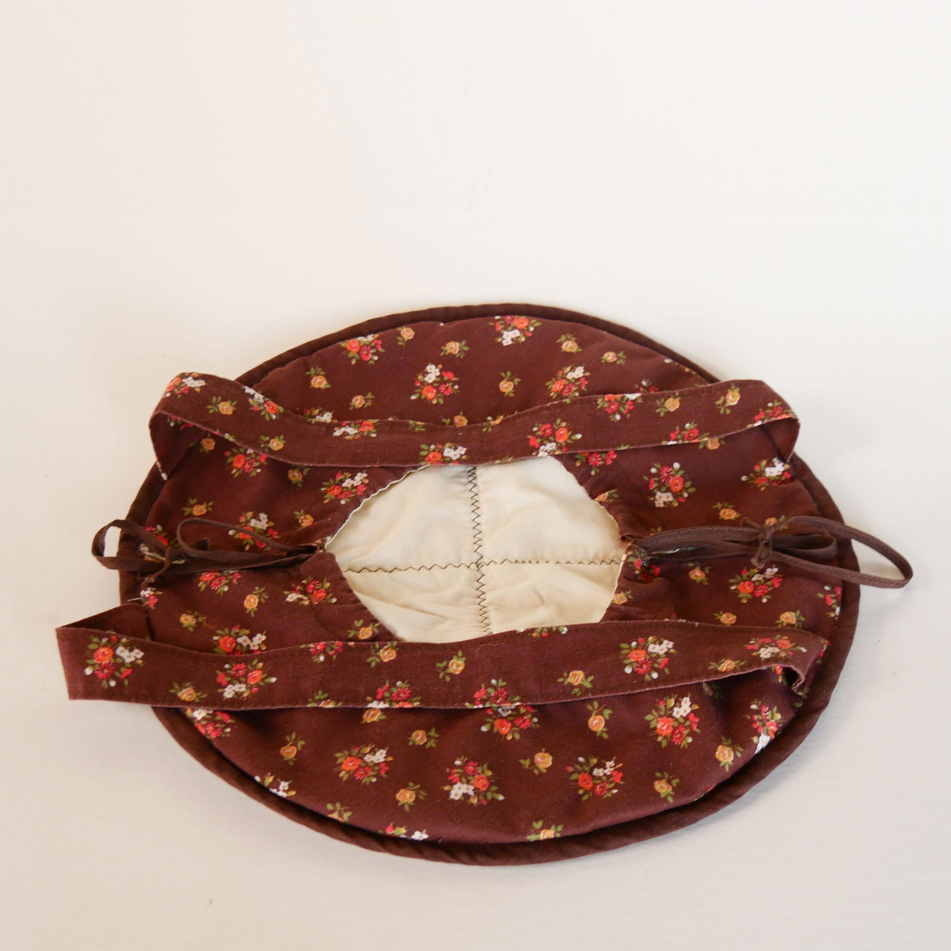 Vintage Handmade Floral Pie Carrier, Fabric Pie Carrier, Vintage Pie Carrier, Vintage Kitchen DEcor, Vintage Pie Decor, Vintage Fabric Dish Carrier, VIntage Fabric Round Dish Carrier
