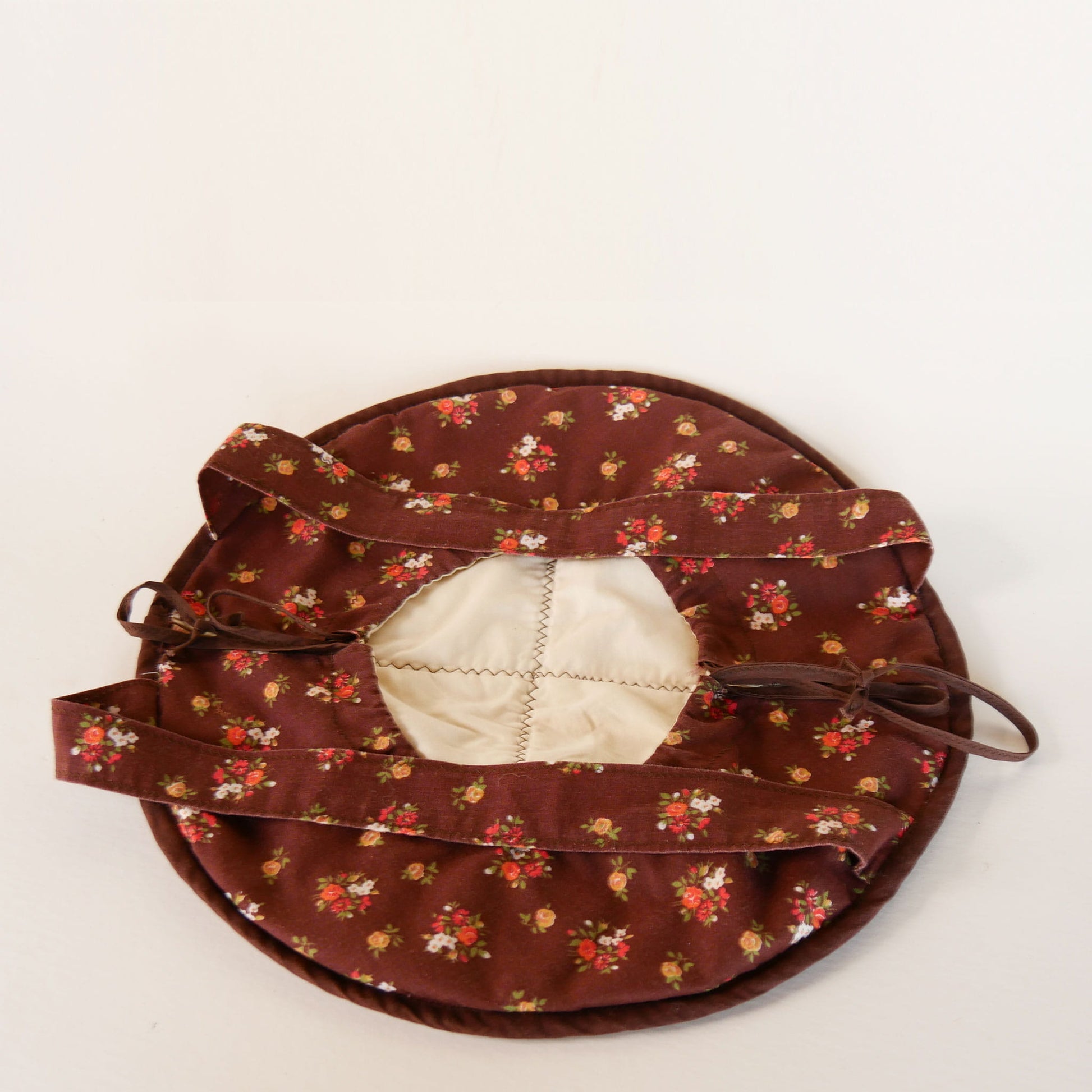 Vintage Handmade Floral Pie Carrier, Fabric Pie Carrier, Vintage Pie Carrier, Vintage Kitchen DEcor, Vintage Pie Decor, Vintage Fabric Dish Carrier, VIntage Fabric Round Dish Carrier