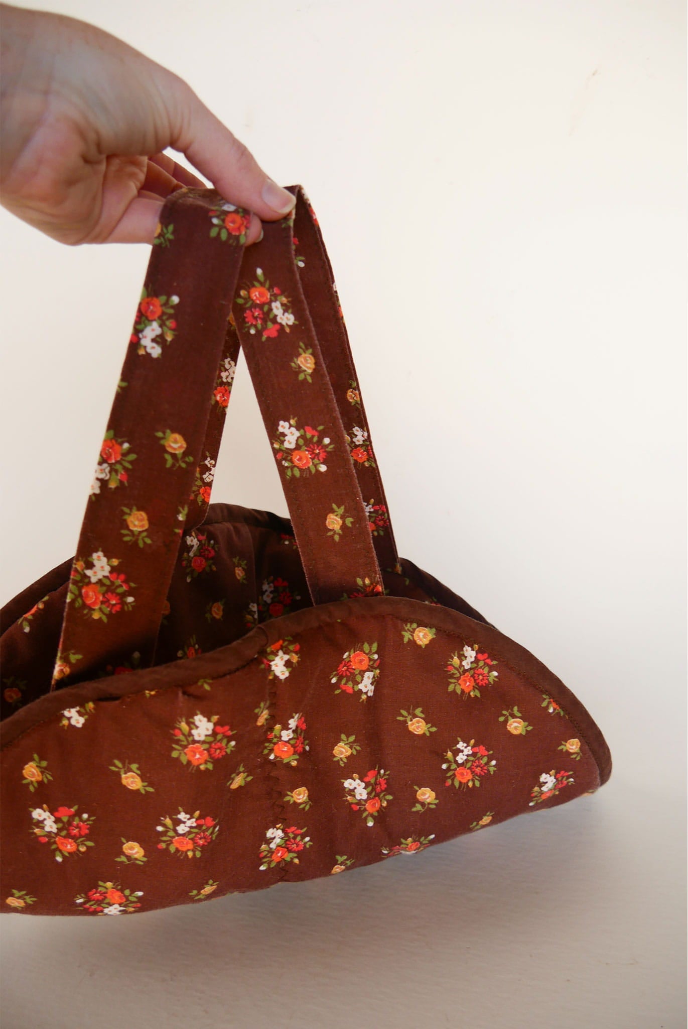 Vintage Handmade Floral Pie Carrier, Fabric Pie Carrier, Vintage Pie Carrier, Vintage Kitchen DEcor, Vintage Pie Decor, Vintage Fabric Dish Carrier, VIntage Fabric Round Dish Carrier