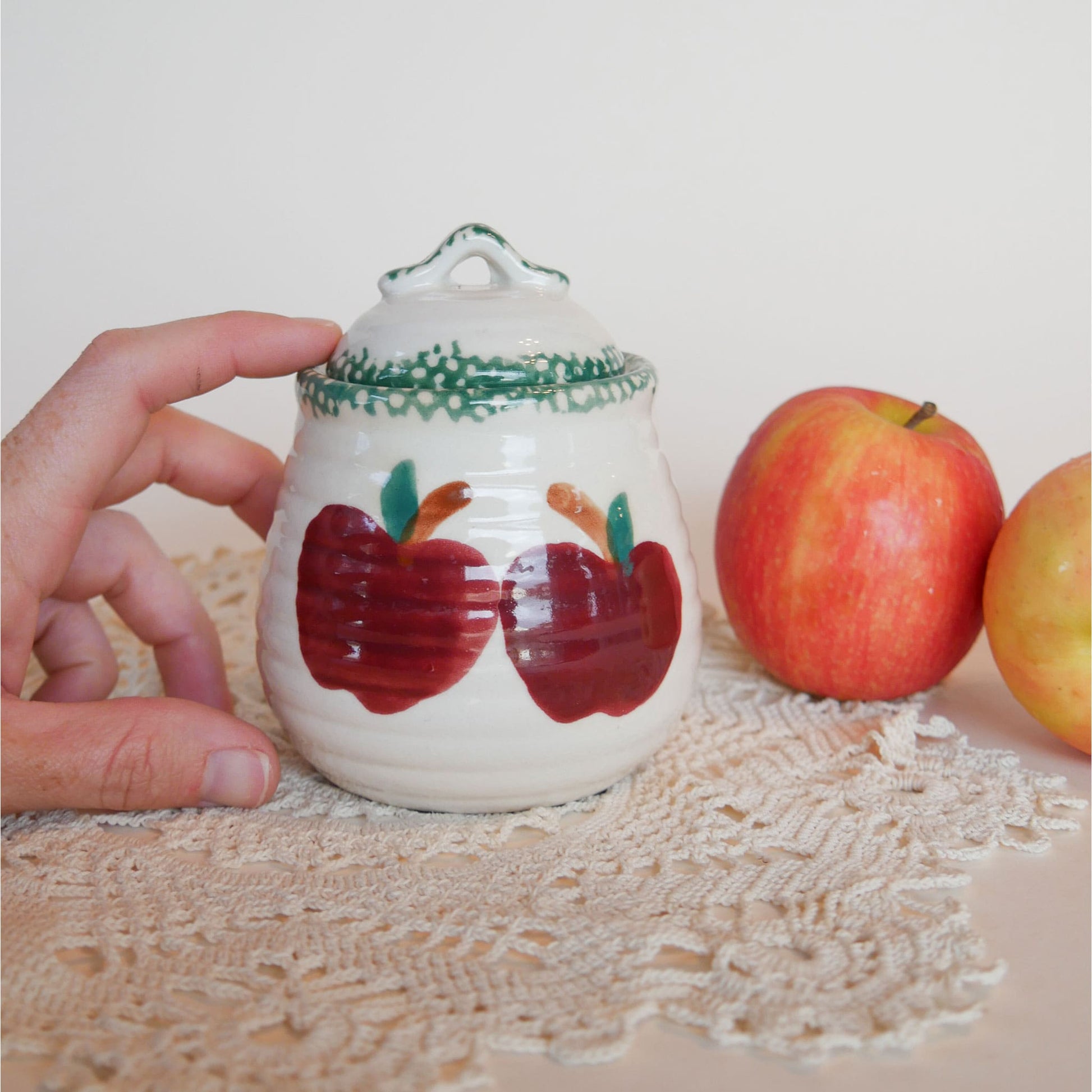 Vintage Handpainted Apple Sigar Dish with Lid Vintage Country Apple Stoneware Vintage Coutnry Apple Jar with Lid