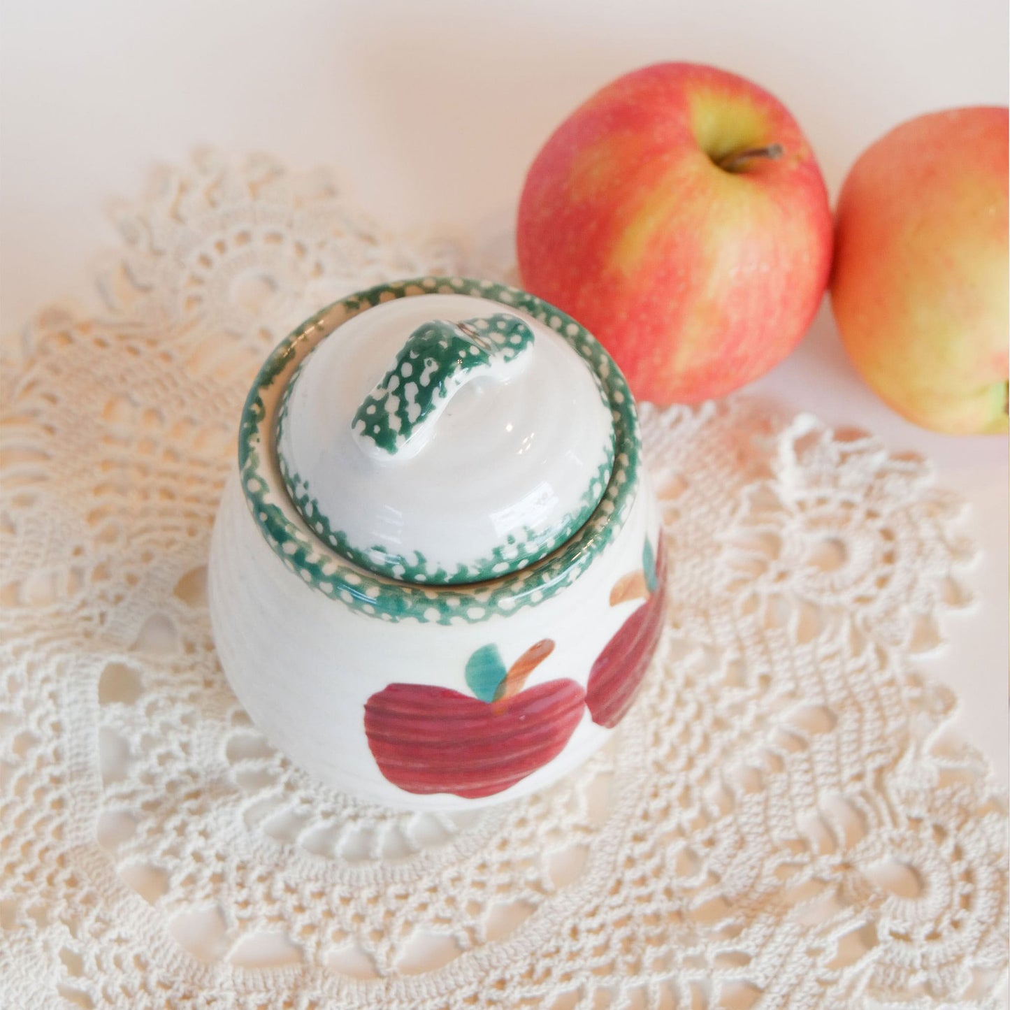 Vintage Handpainted Apple Sigar Dish with Lid Vintage Country Apple Stoneware Vintage Coutnry Apple Jar with Lid