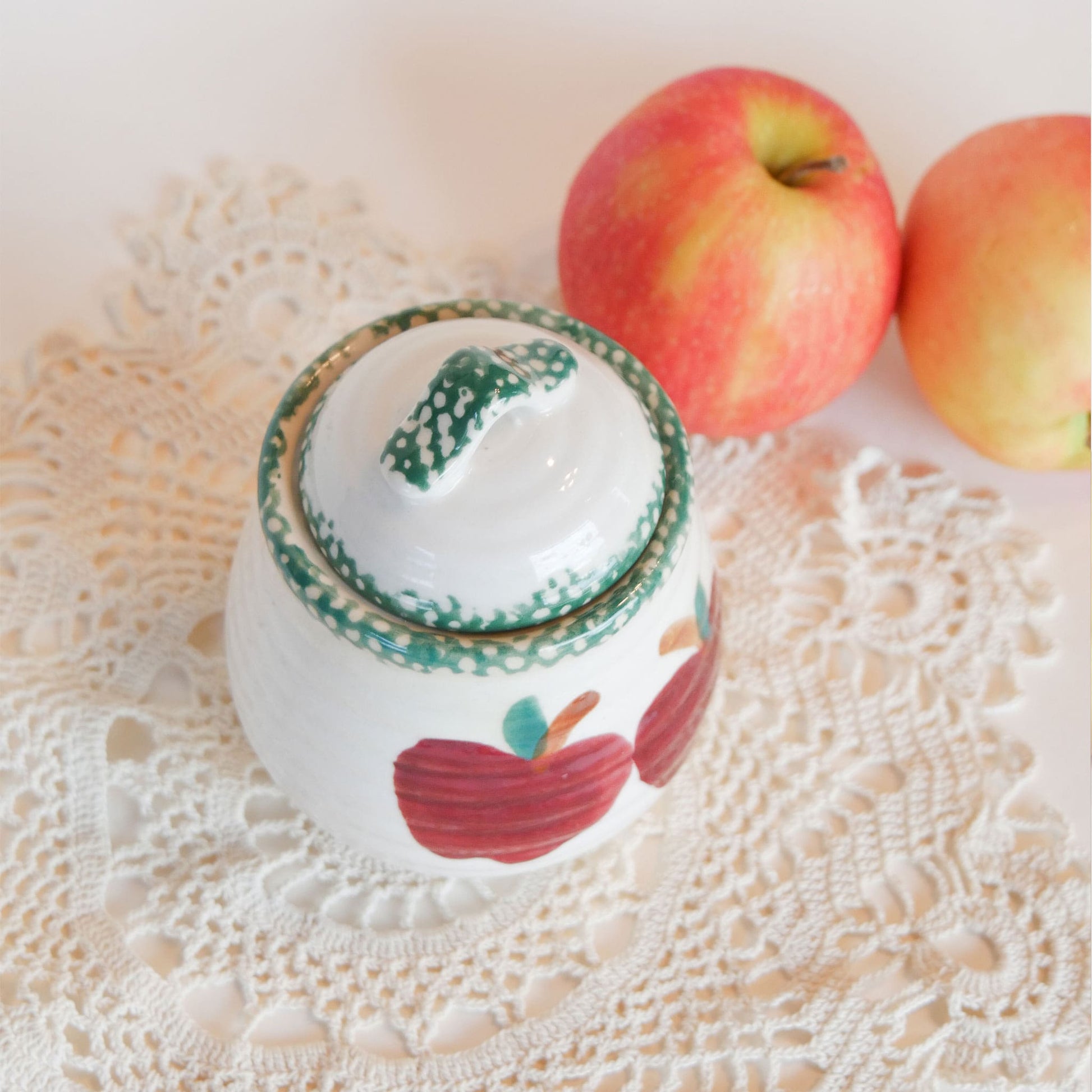 Vintage Handpainted Apple Sigar Dish with Lid Vintage Country Apple Stoneware Vintage Coutnry Apple Jar with Lid
