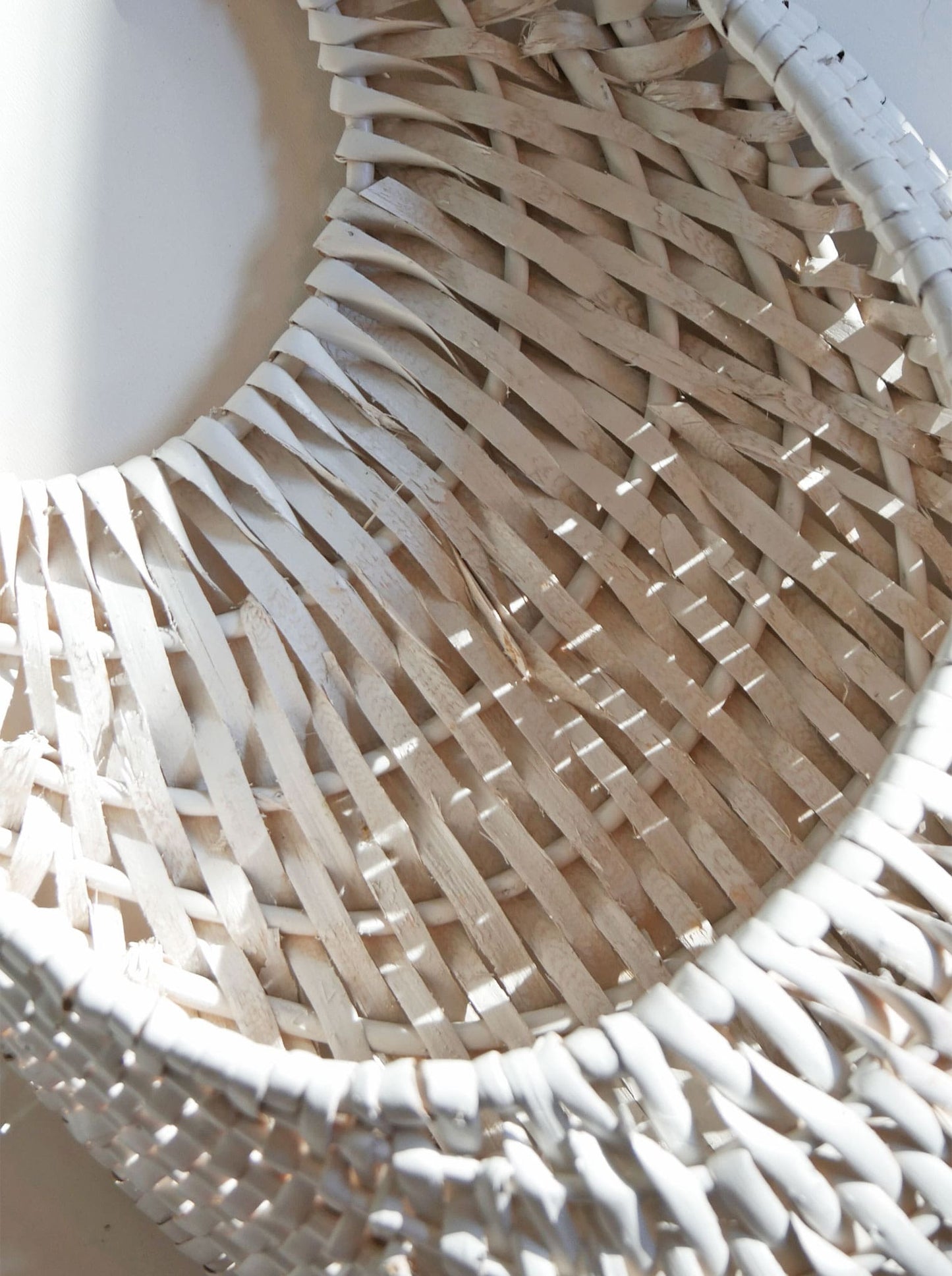 Vintage White Painted Wicker Hanging Wall Basket, Vintage White Farmhouse Basket, Wall Basket, Wall Pocket Basket