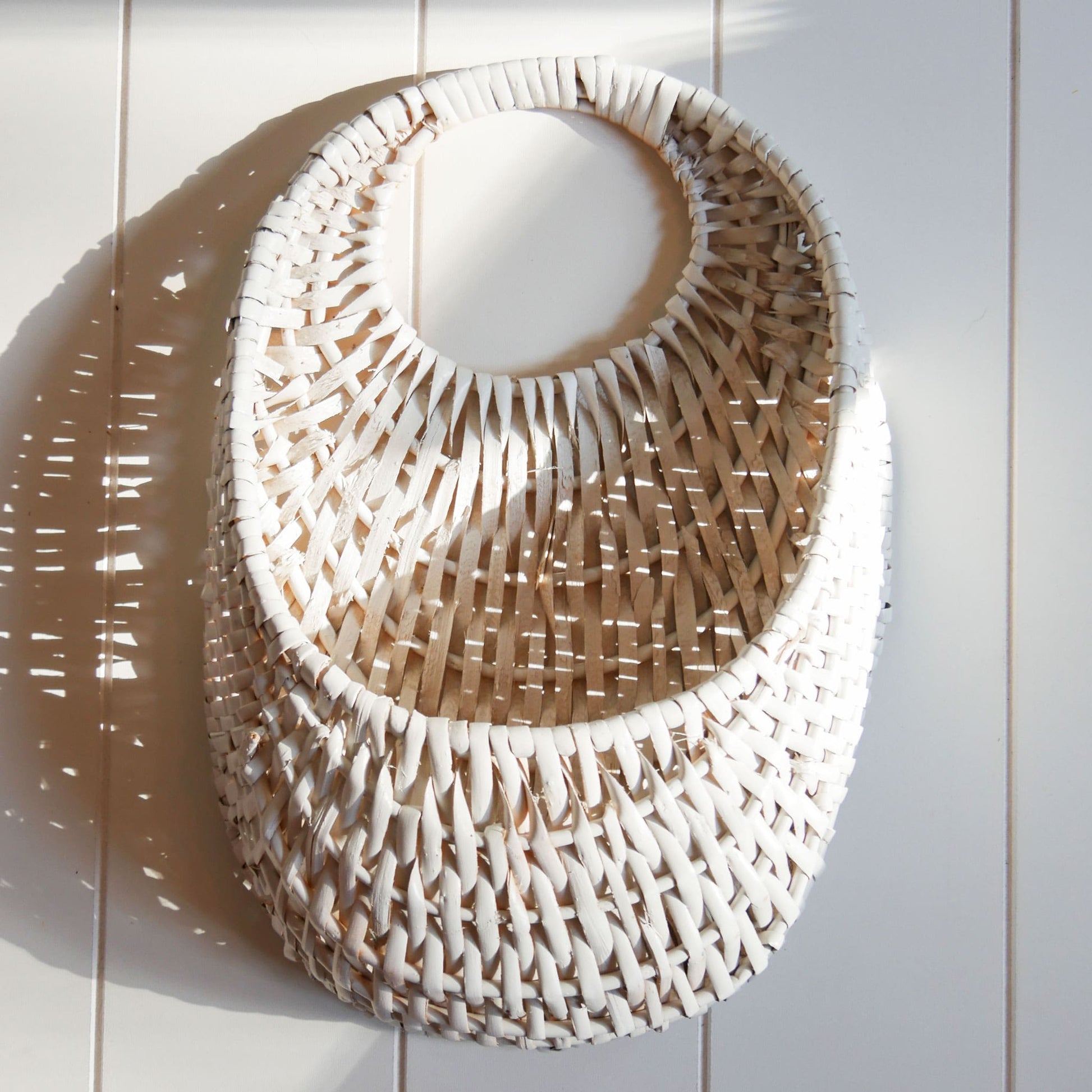 Vintage White Painted Wicker Hanging Wall Basket, Vintage White Farmhouse Basket, Wall Basket, Wall Pocket Basket