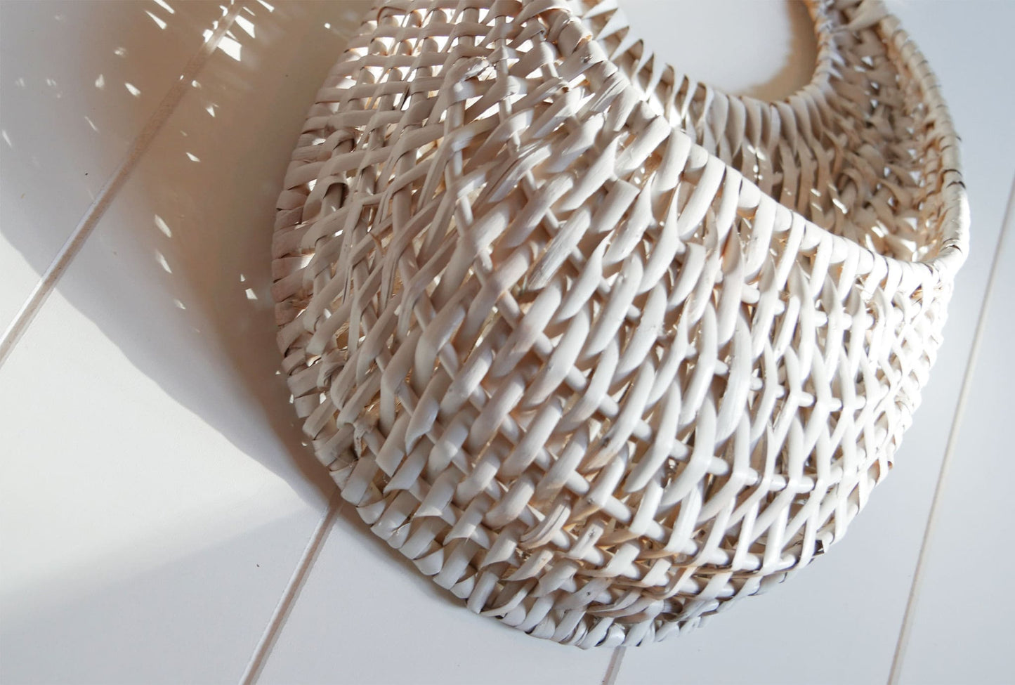Vintage White Painted Wicker Hanging Wall Basket, Vintage White Farmhouse Basket, Wall Basket, Wall Pocket Basket