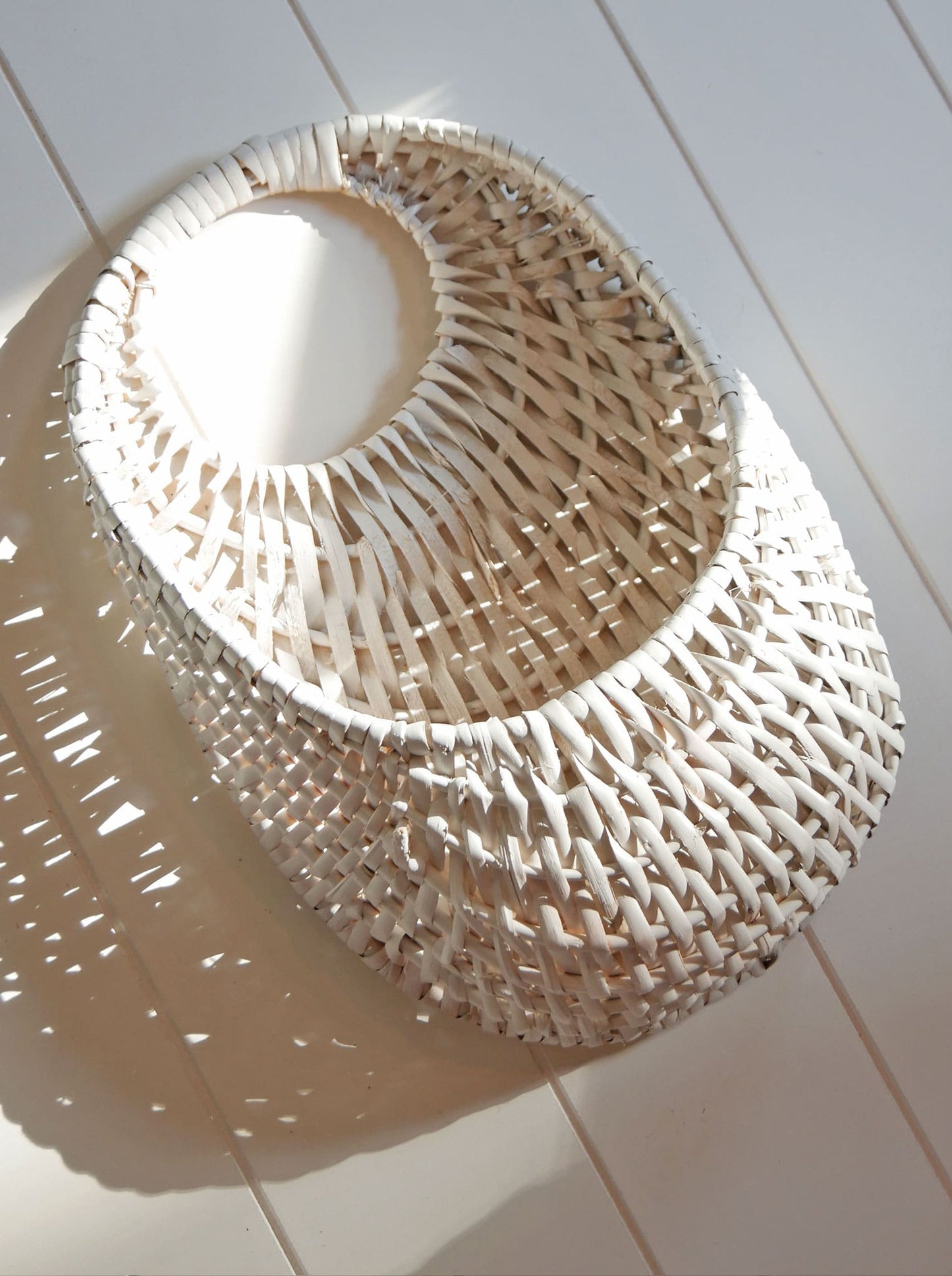 Vintage White Painted Wicker Hanging Wall Basket, Vintage White Farmhouse Basket, Wall Basket, Wall Pocket Basket