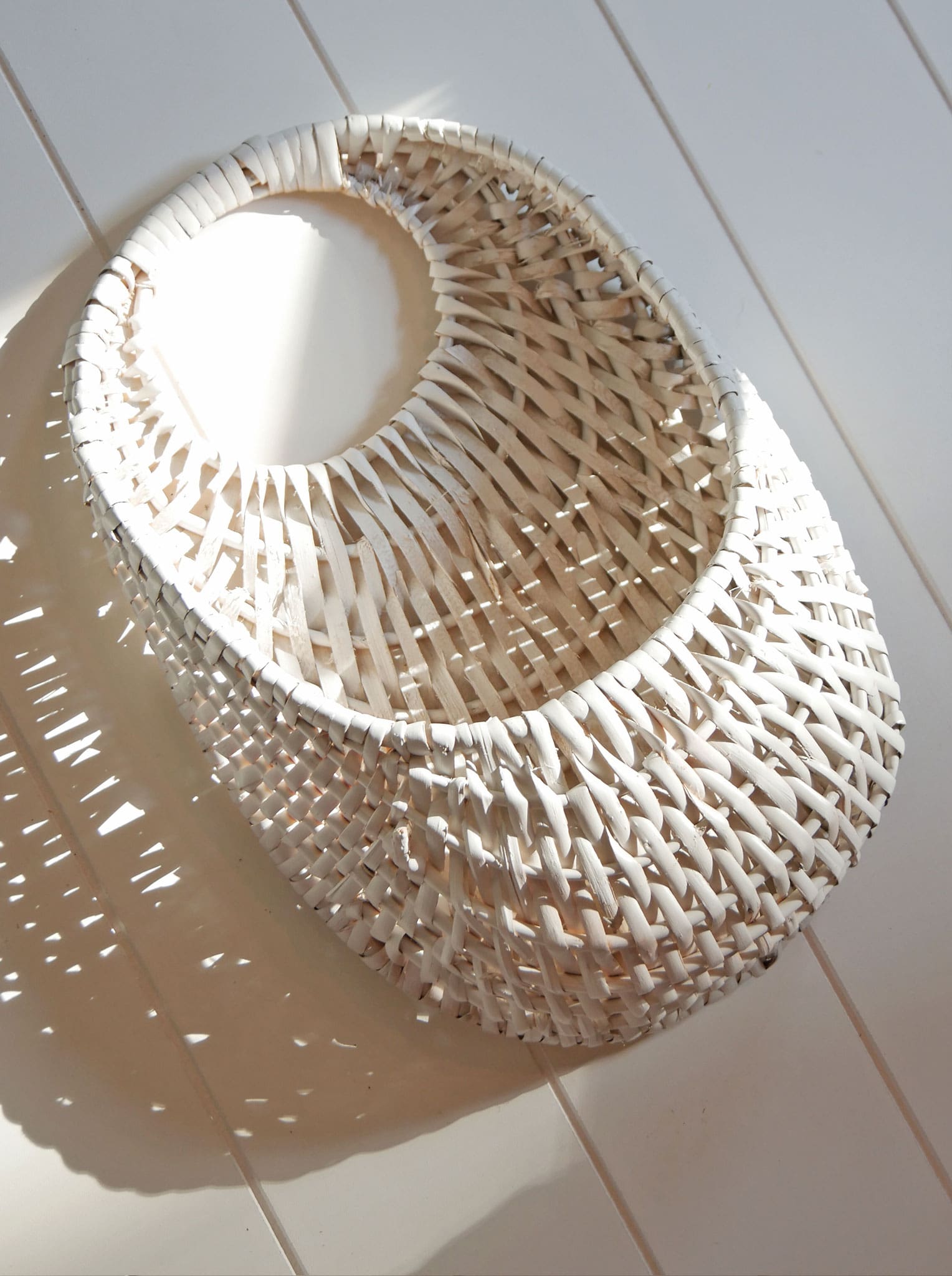 Vintage White Painted Wicker Hanging Wall Basket, Vintage White Farmhouse Basket, Wall Basket, Wall Pocket Basket