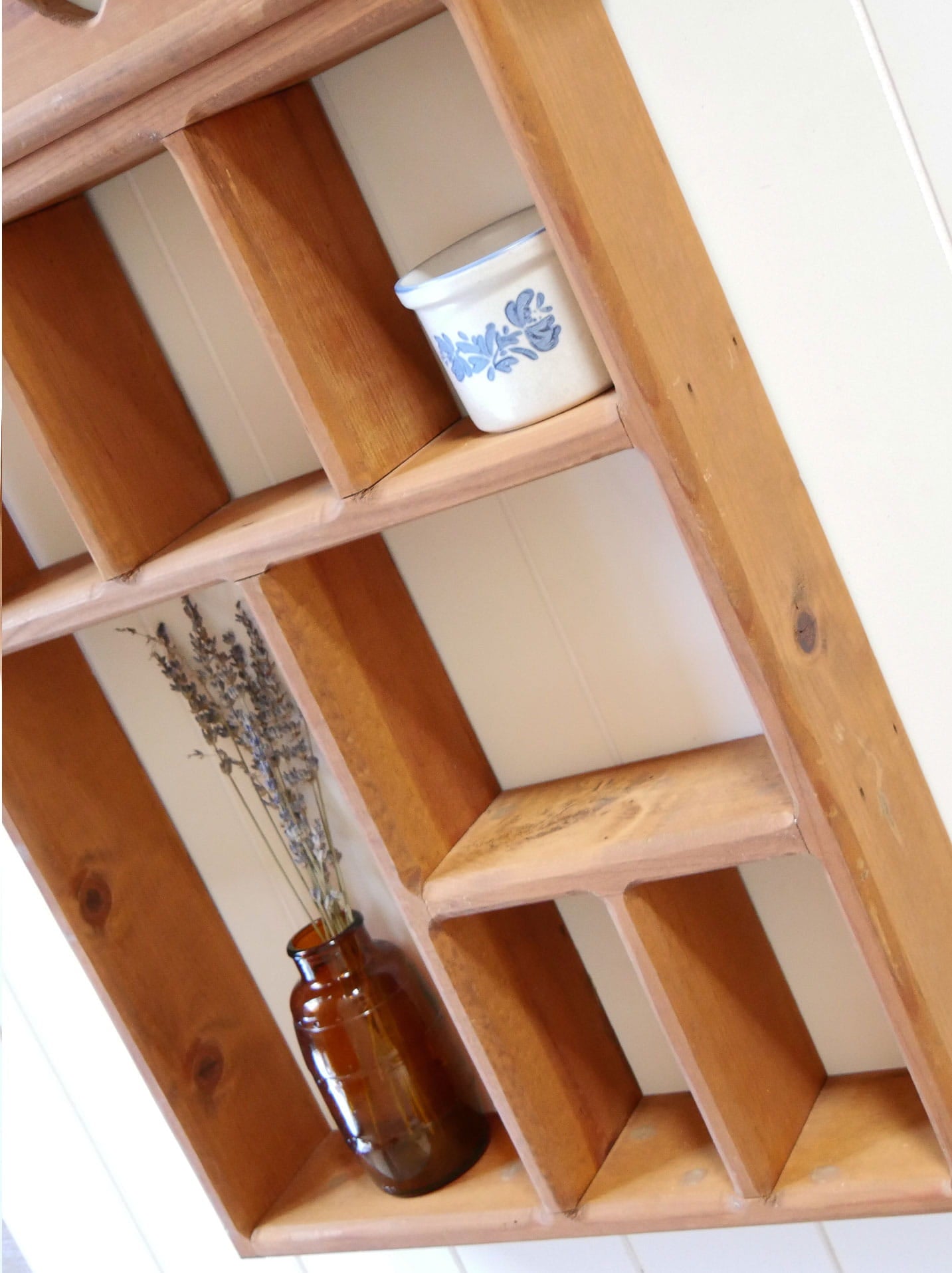 Vintage Wood Heart CUt Out Shelf, Vintage Wood Compartment Shelf, Vintage Heart Shaped Wood Wall Shelf, Vintage COttagecore Wall Shelf, Vintage Nursery Wall Decor, Vintage Girls Nursery Wall Decor, Vintage Home Decor