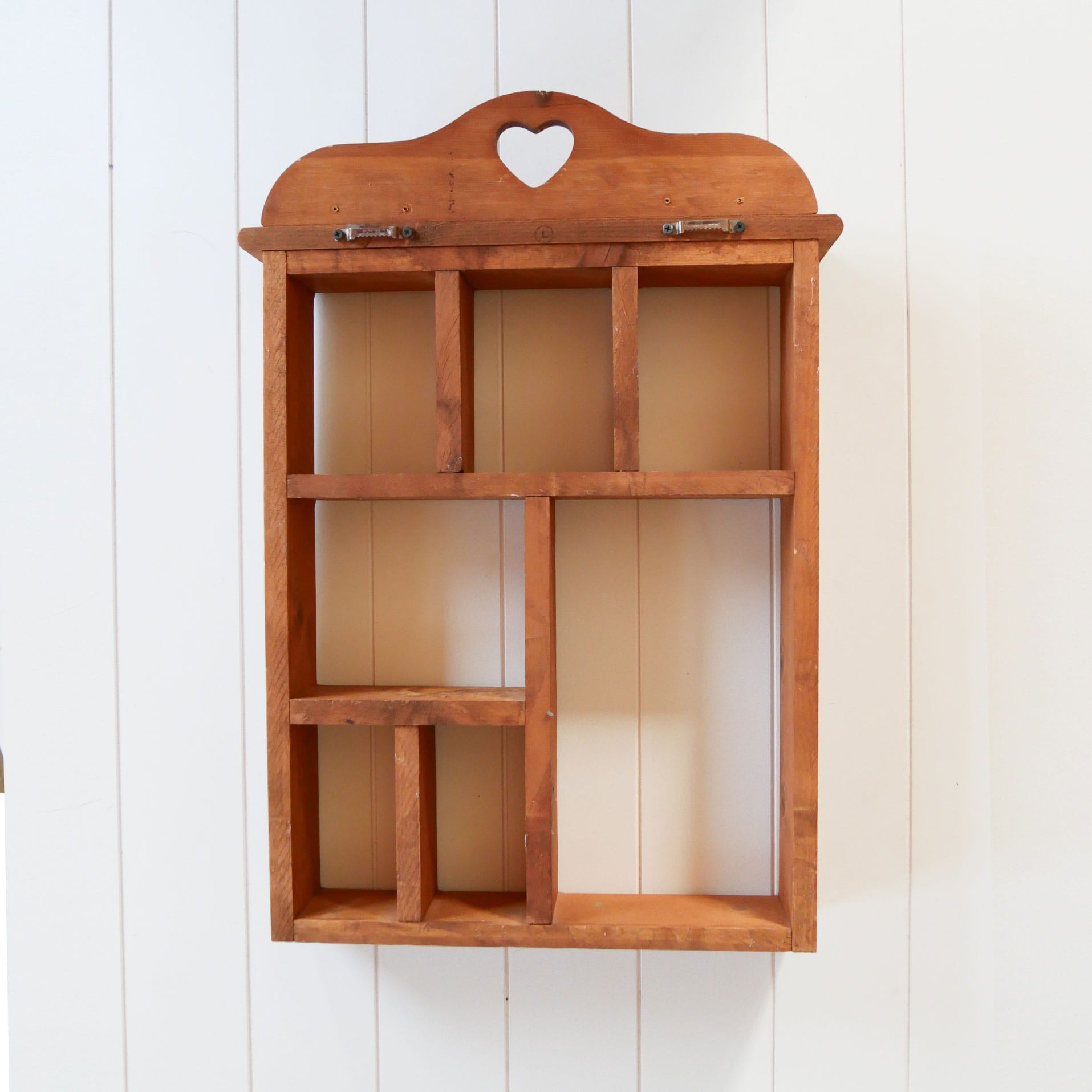 Vintage Wood Heart CUt Out Shelf, Vintage Wood Compartment Shelf, Vintage Heart Shaped Wood Wall Shelf, Vintage COttagecore Wall Shelf, Vintage Nursery Wall Decor, Vintage Girls Nursery Wall Decor, Vintage Home Decor