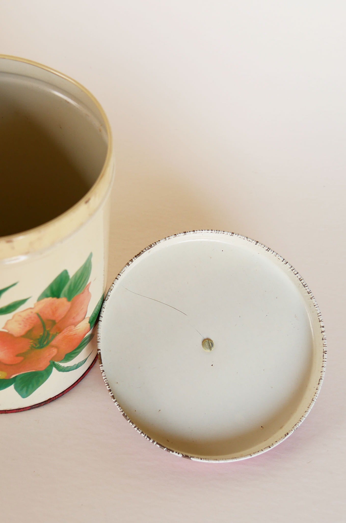 VIntage Hibiscus Tin Container, Vintage Floral Tin, Retro Vintage Tin, Vintage Floral Retro Tin, Vintage Kitchen Container, Vintage Kitchen Tin and Lid, Floral Tin and Lid