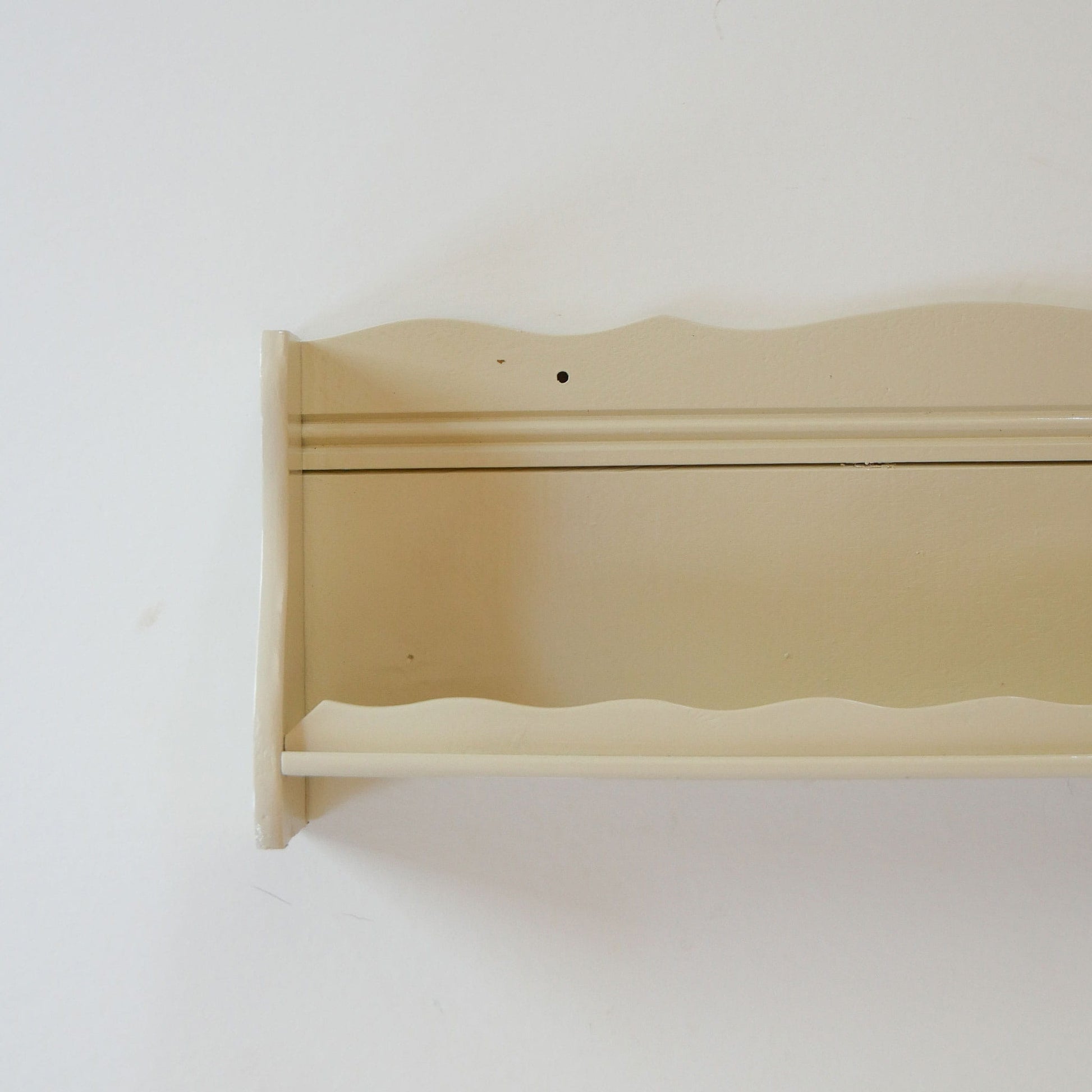 Vintage Ivory Spice Rack Wall Shelf, Cottagecore Spice Rack, Cottagecore Wall Shelf, Vintage Spice Rack, Vintage Cottagecore Decor, Vintage Cottage Decor, Cottagecore Wall Shelf