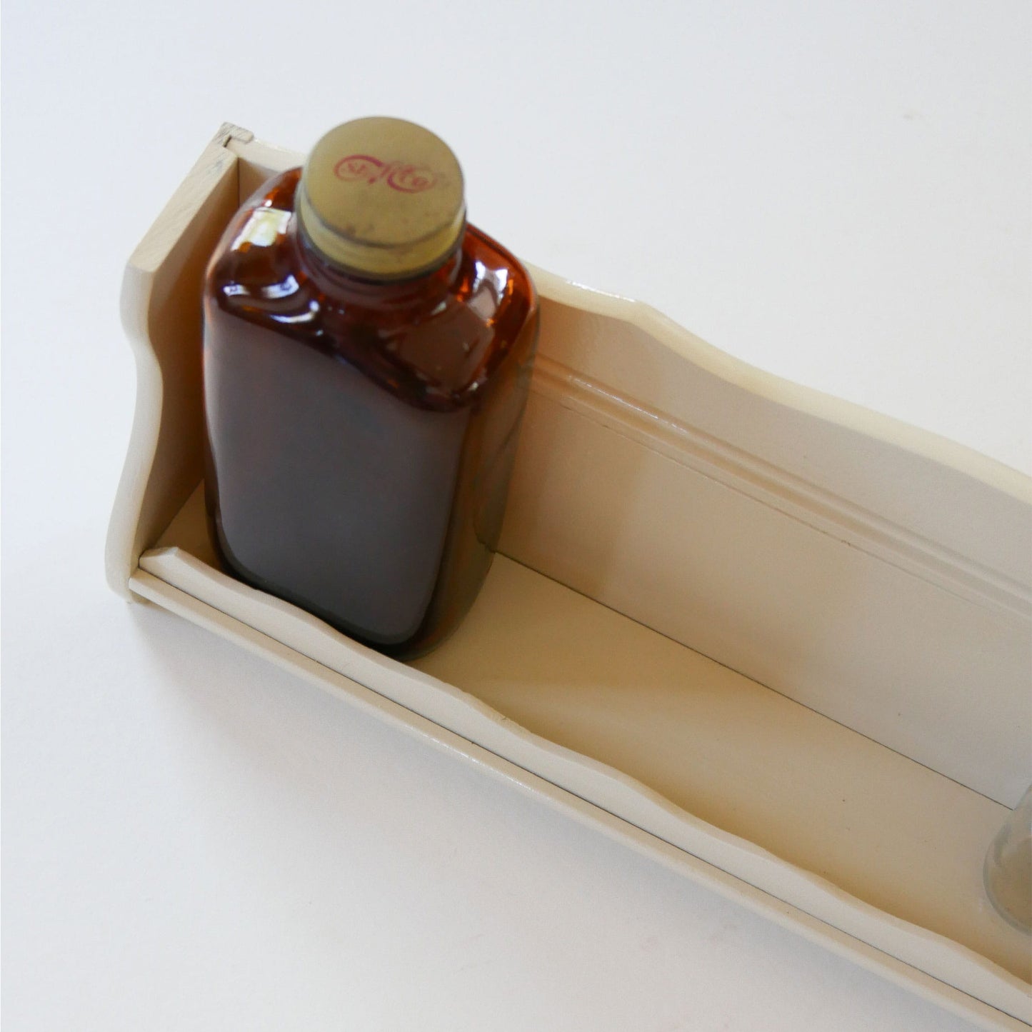 Vintage Ivory Spice Rack Wall Shelf, Cottagecore Spice Rack, Cottagecore Wall Shelf, Vintage Spice Rack, Vintage Cottagecore Decor, Vintage Cottage Decor, Cottagecore Wall Shelf
