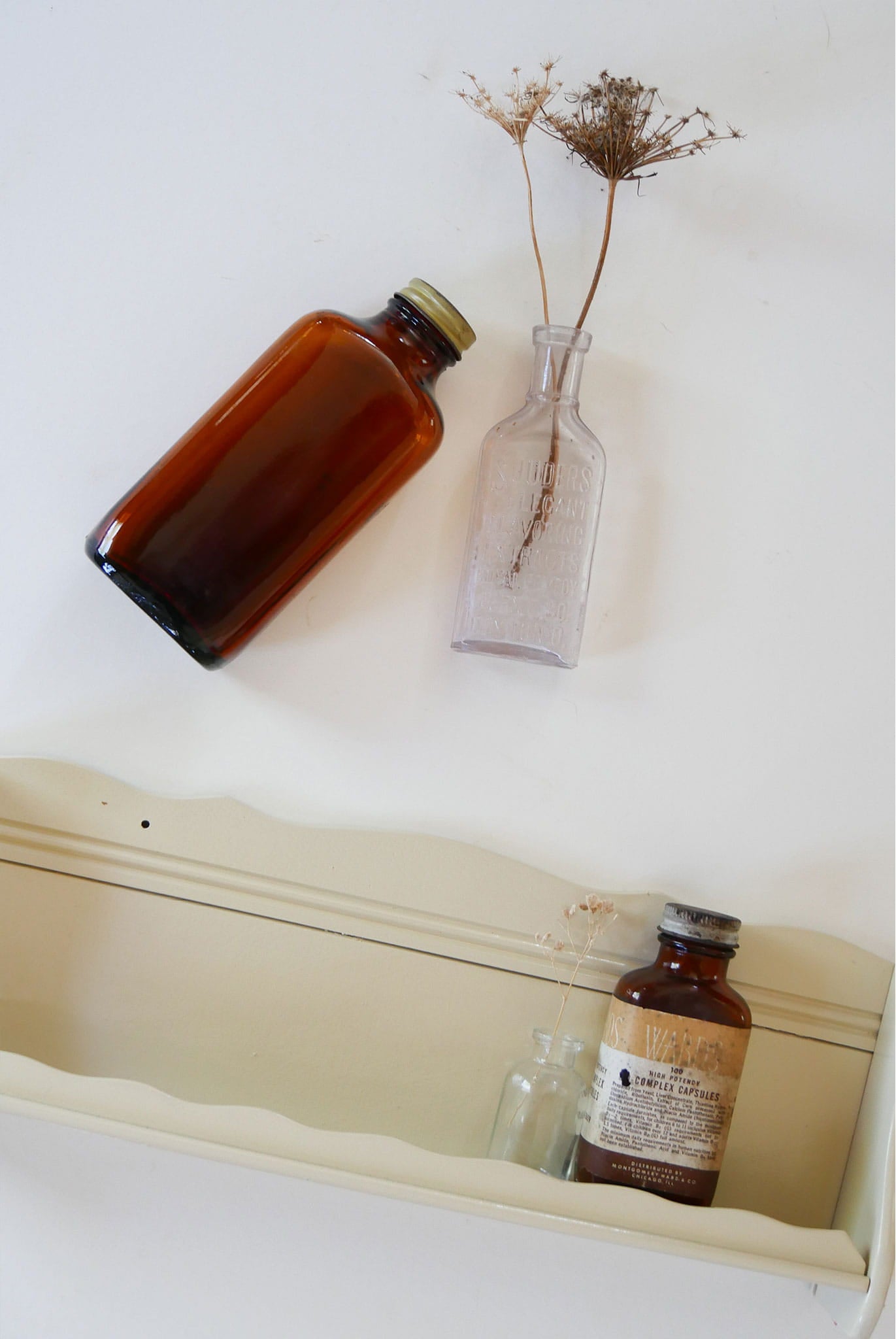 Vintage Ivory Spice Rack Wall Shelf, Cottagecore Spice Rack, Cottagecore Wall Shelf, Vintage Spice Rack, Vintage Cottagecore Decor, Vintage Cottage Decor, Cottagecore Wall Shelf