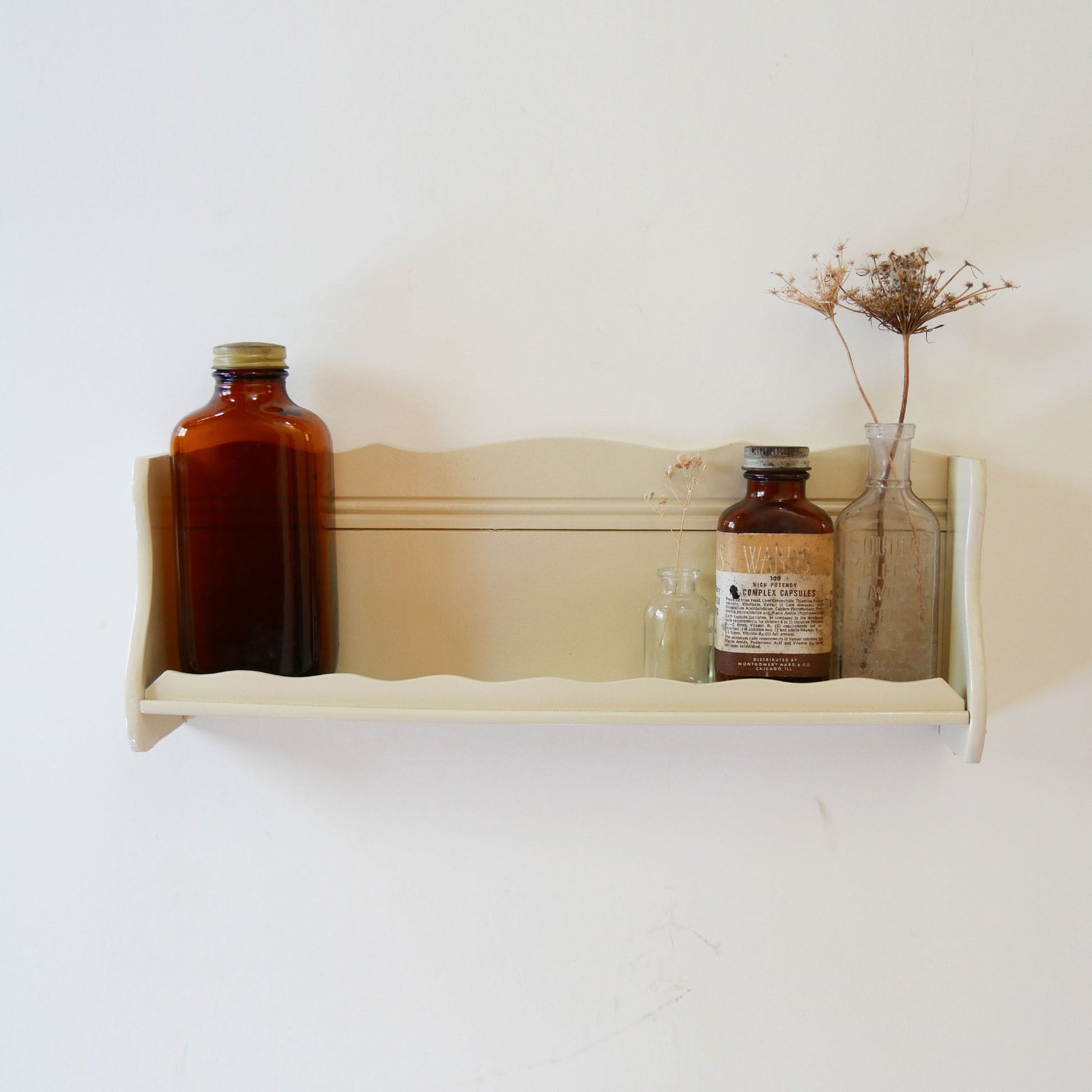 Vintage Ivory Spice Rack Wall Shelf, Cottagecore Spice Rack, Cottagecore Wall Shelf, Vintage Spice Rack, Vintage Cottagecore Decor, Vintage Cottage Decor, Cottagecore Wall Shelf