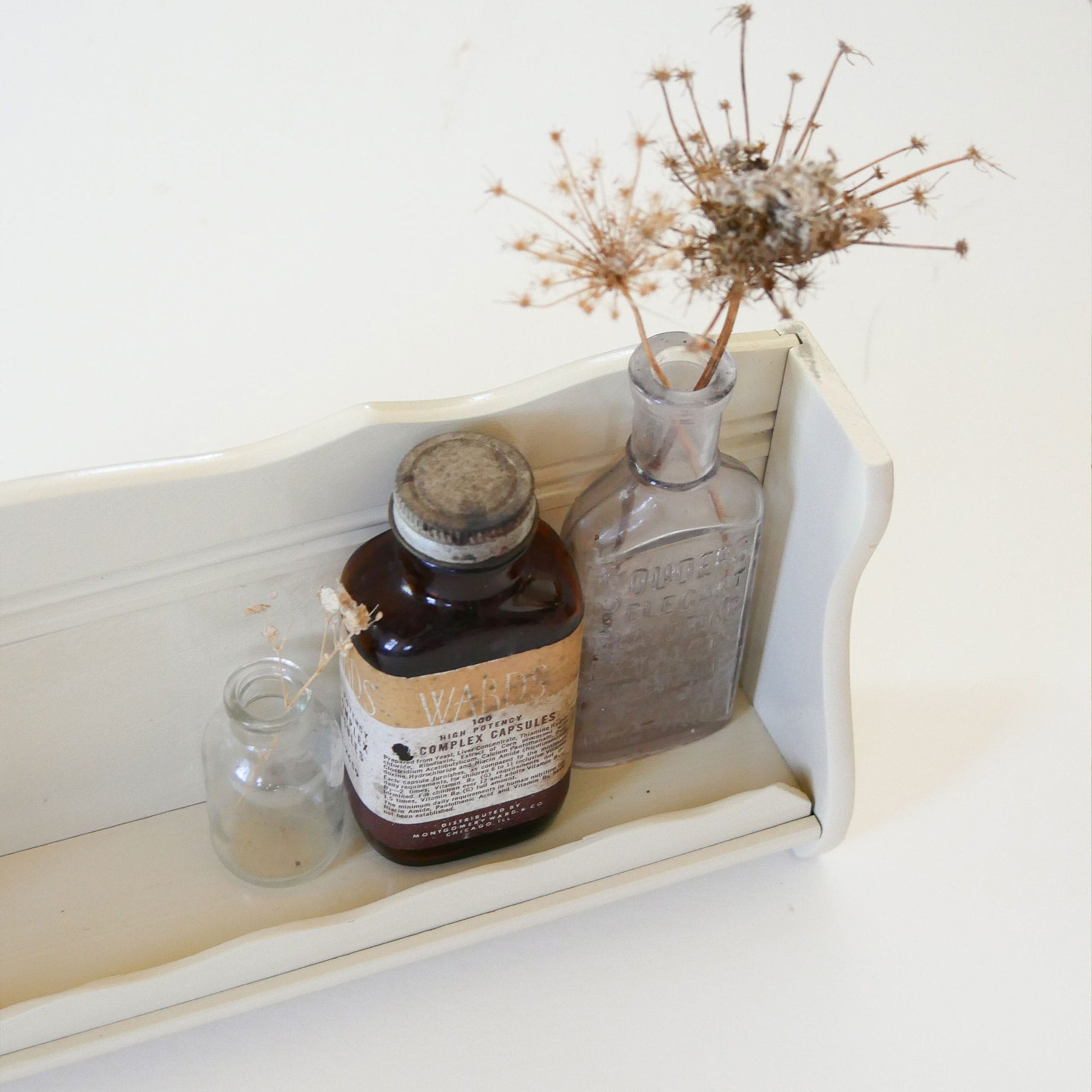Vintage Ivory Spice Rack Wall Shelf, Cottagecore Spice Rack, Cottagecore Wall Shelf, Vintage Spice Rack, Vintage Cottagecore Decor, Vintage Cottage Decor, Cottagecore Wall Shelf