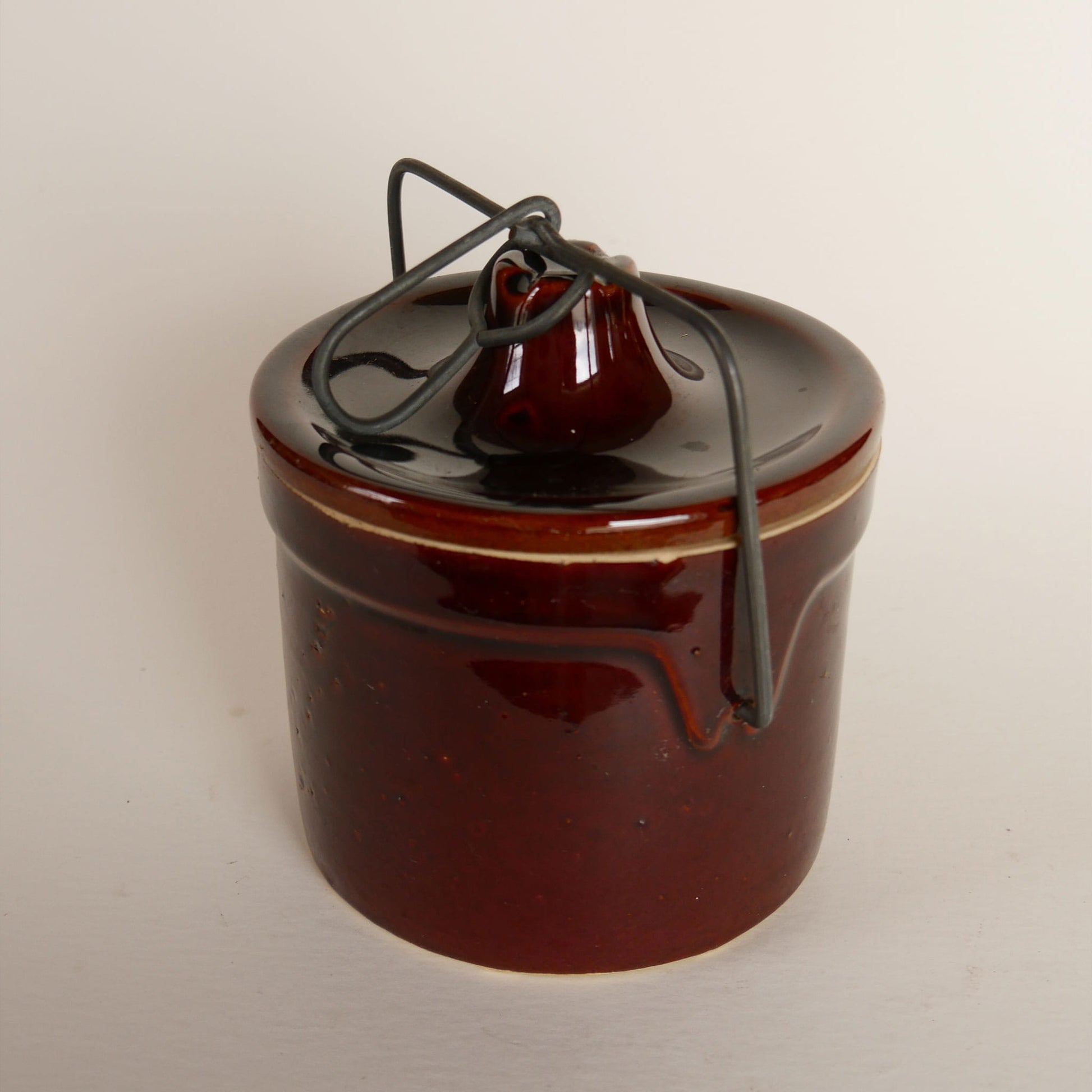 Large Vintage Light Brown Glazed Butter Crock with Metal Fastener, Vintage Farmhouse Stoneware, Vintage Brown Salt Glaze Crock, Vintage Stoneware Crock, Primitive Brown Crock, Vintage Brown Stoneware Jar and Lid, Vintage Home Decor
